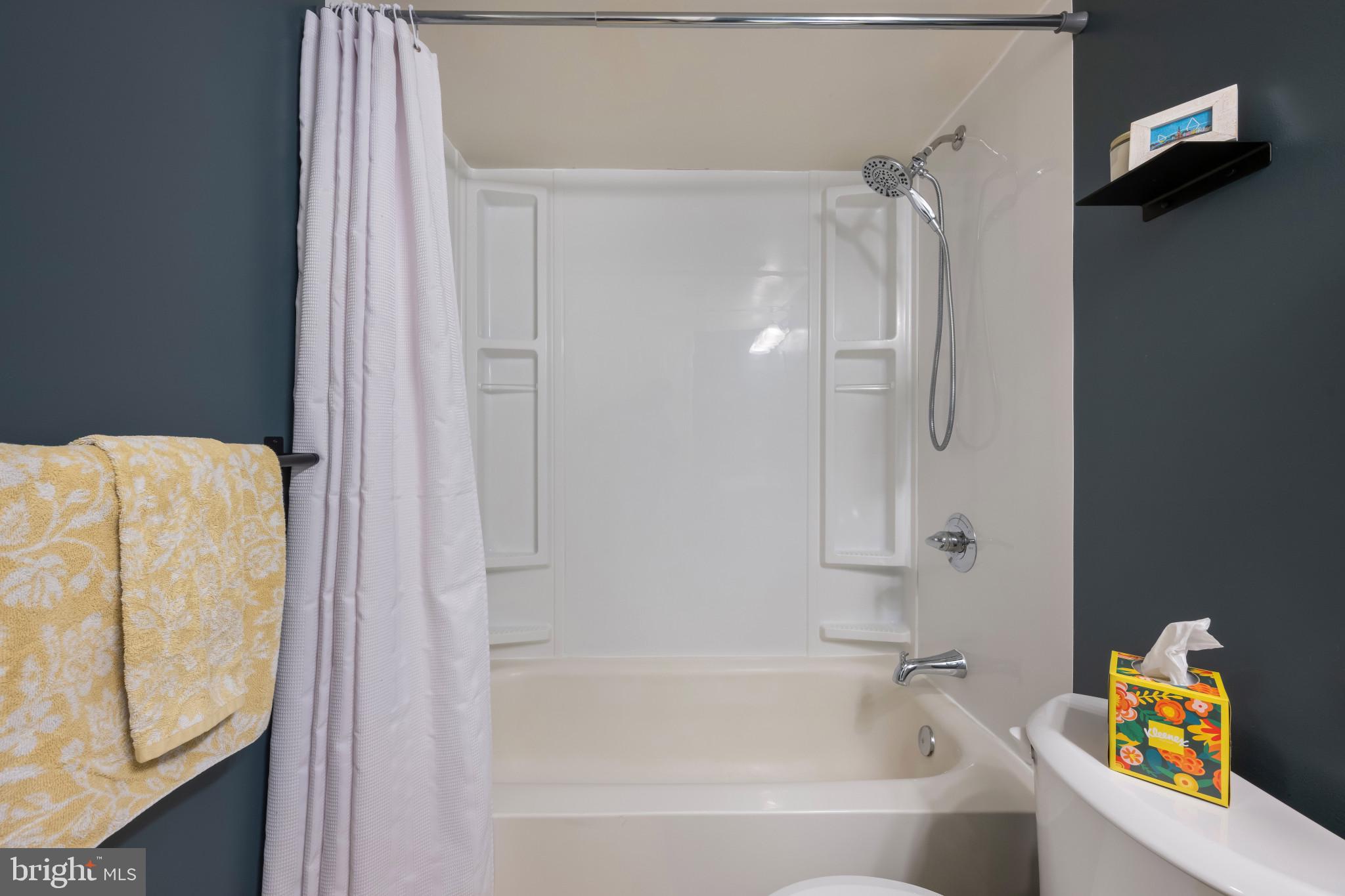 HAMPSTEAD VALLEY - Residential