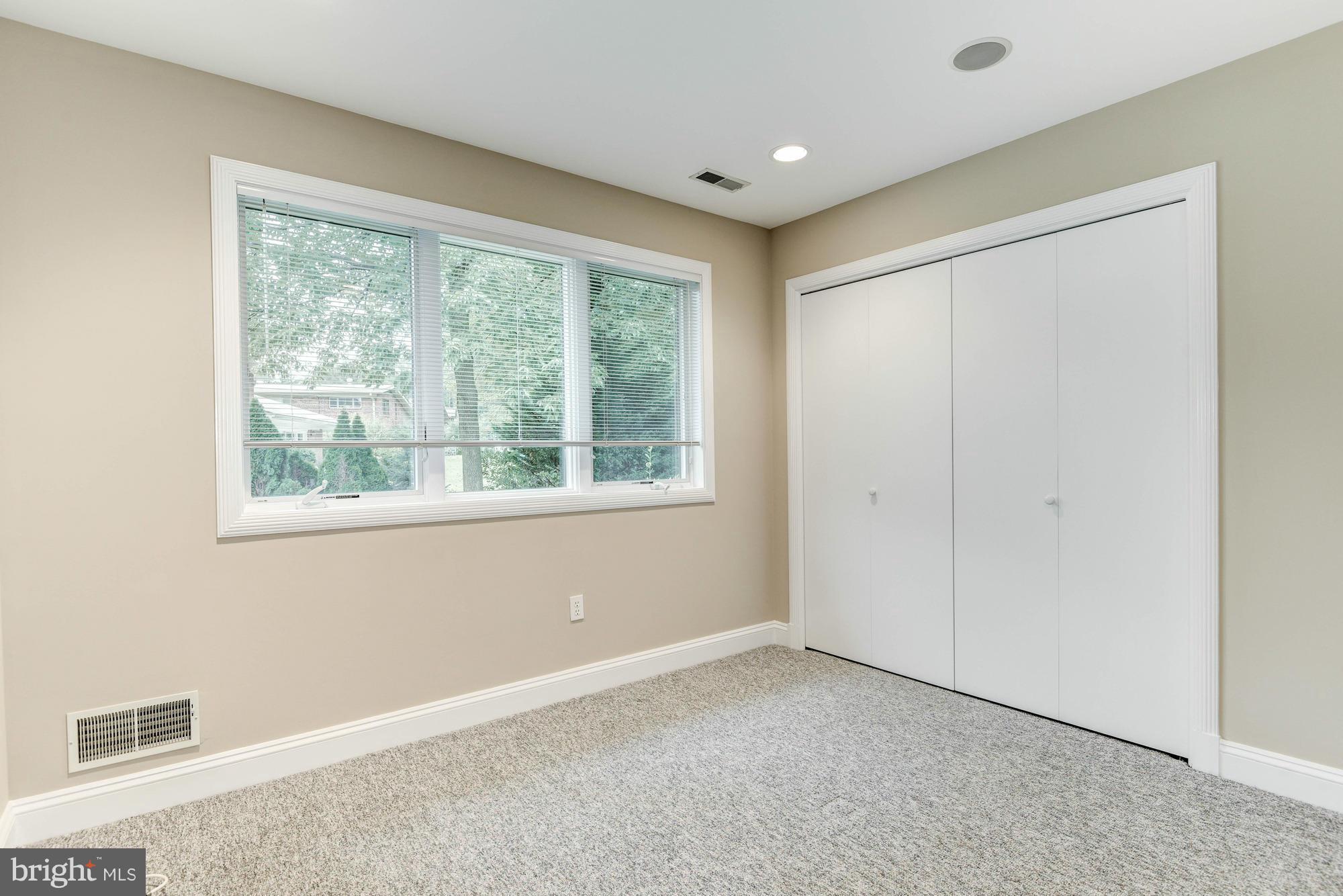 GREENWICH FOREST - Residential