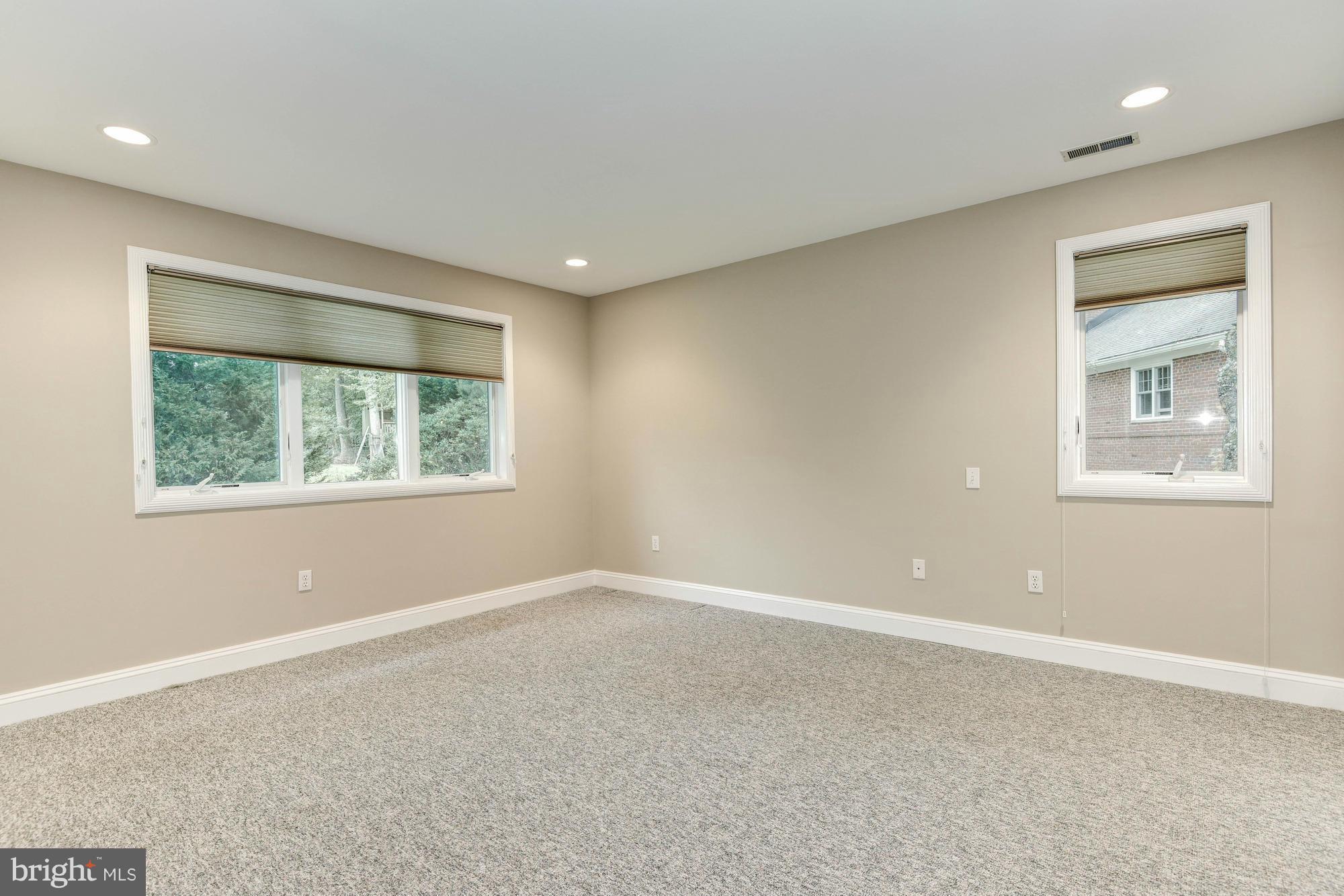 GREENWICH FOREST - Residential