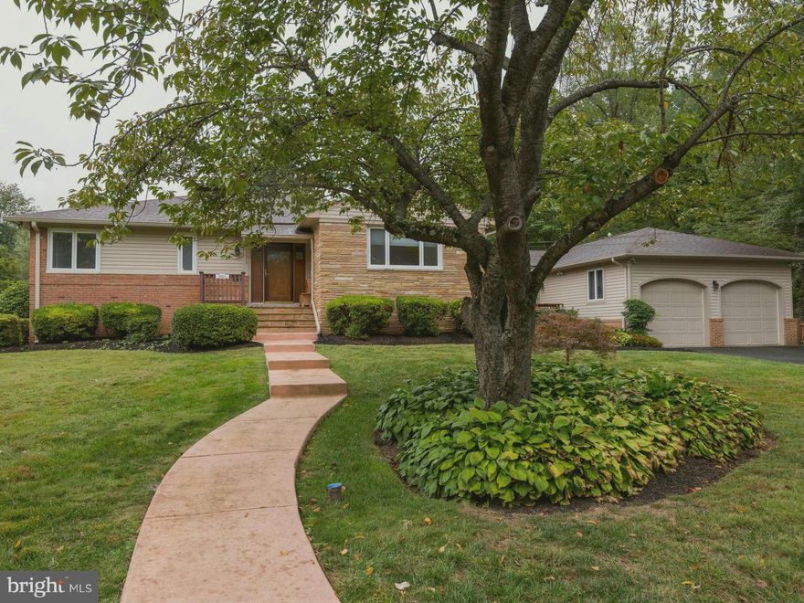 Great home and amazing lot. This home is in pristine shape from top to bottom. Shows beautifully and was lovingly cared for by owner. A must see!