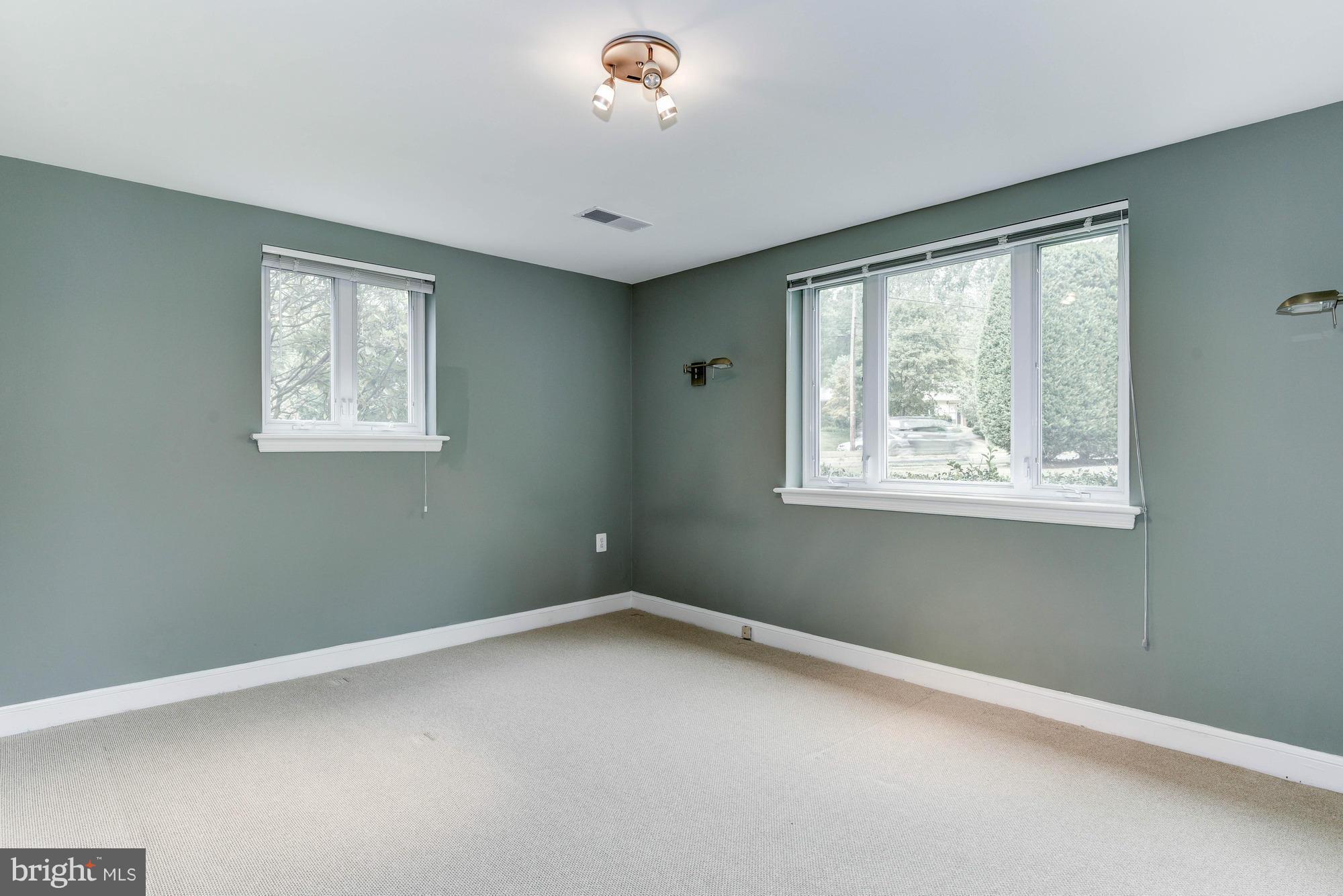 GREENWICH FOREST - Residential