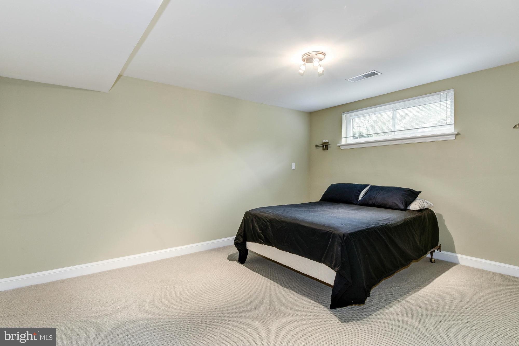 GREENWICH FOREST - Residential