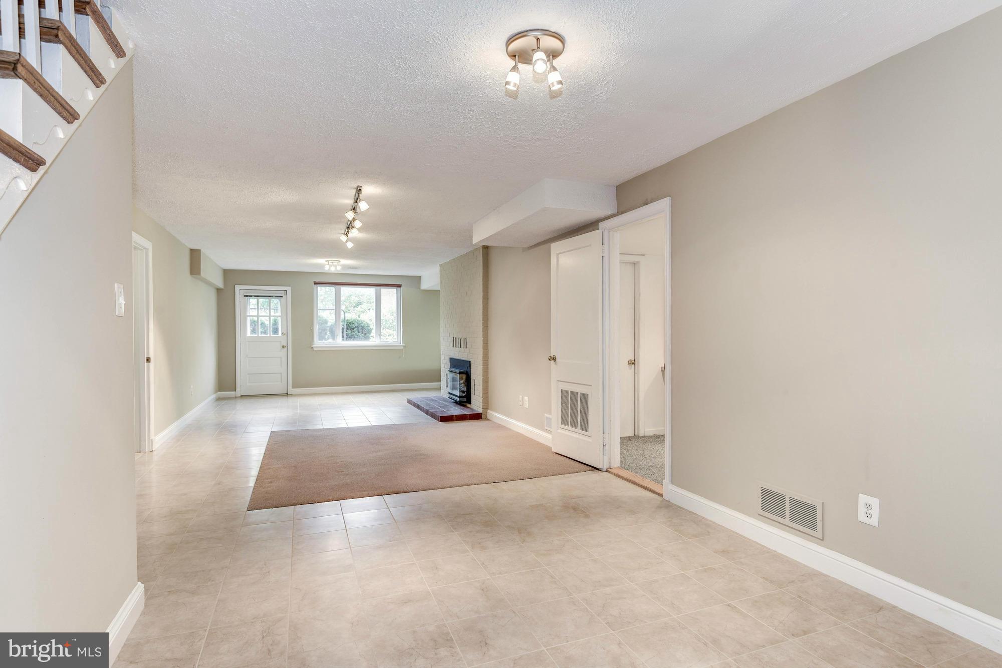 GREENWICH FOREST - Residential