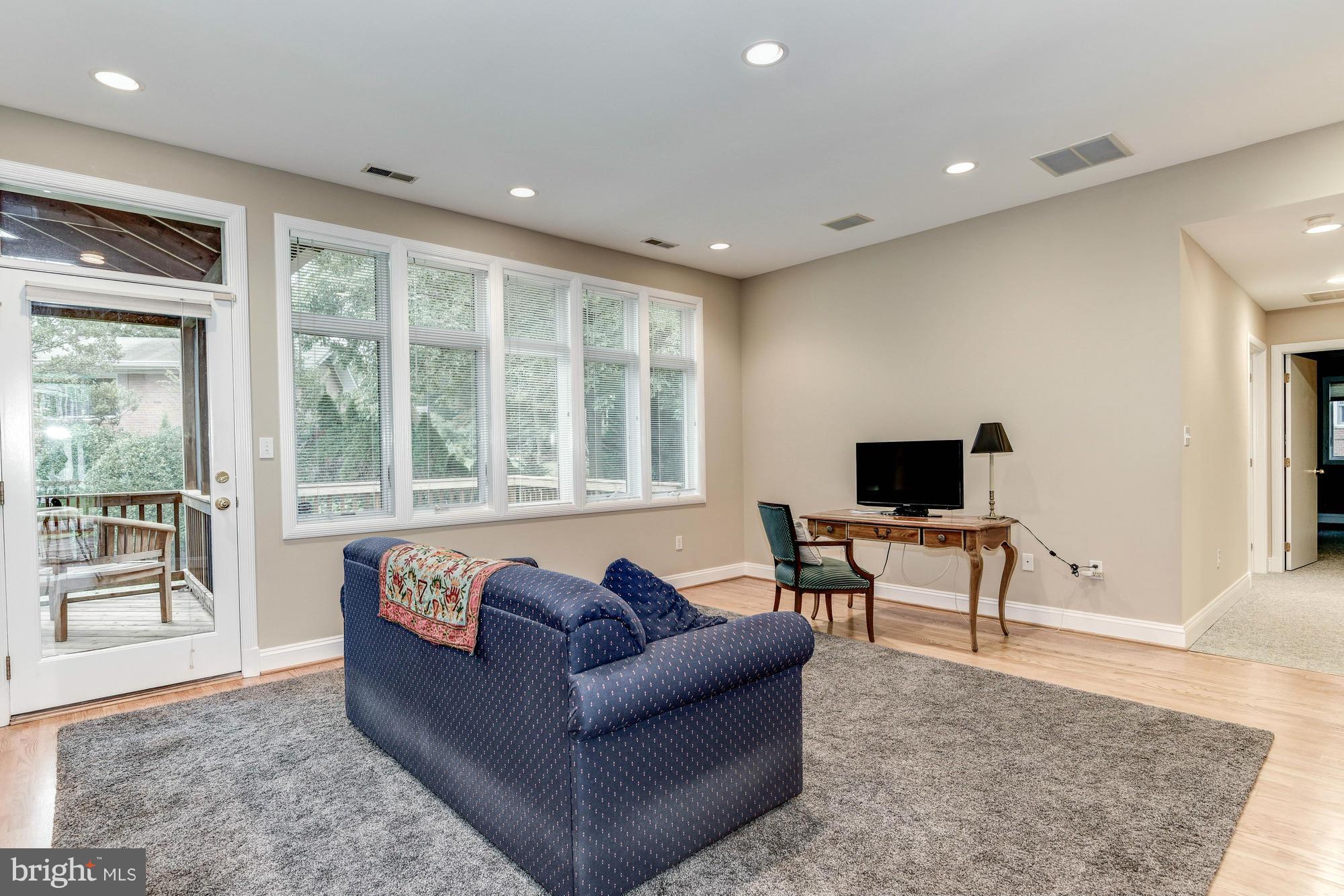 GREENWICH FOREST - Residential