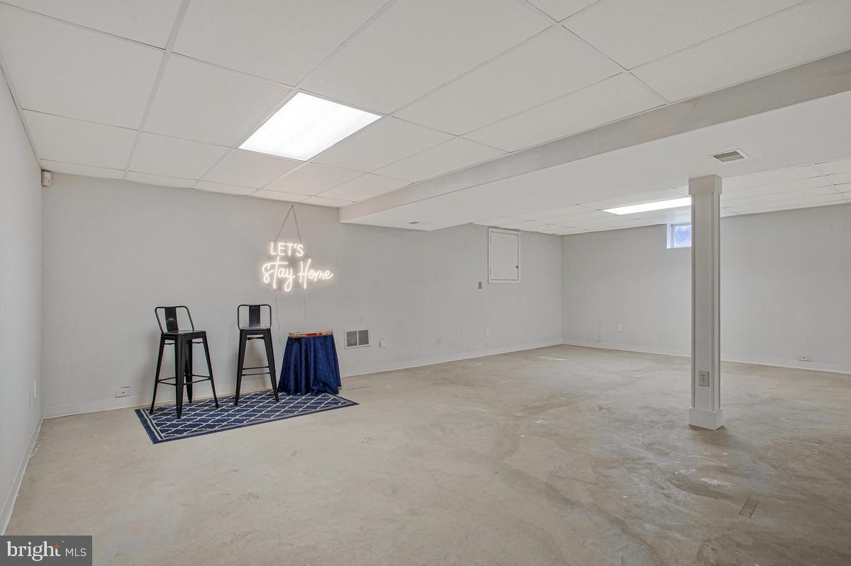 ELMHURST STATION - Residential