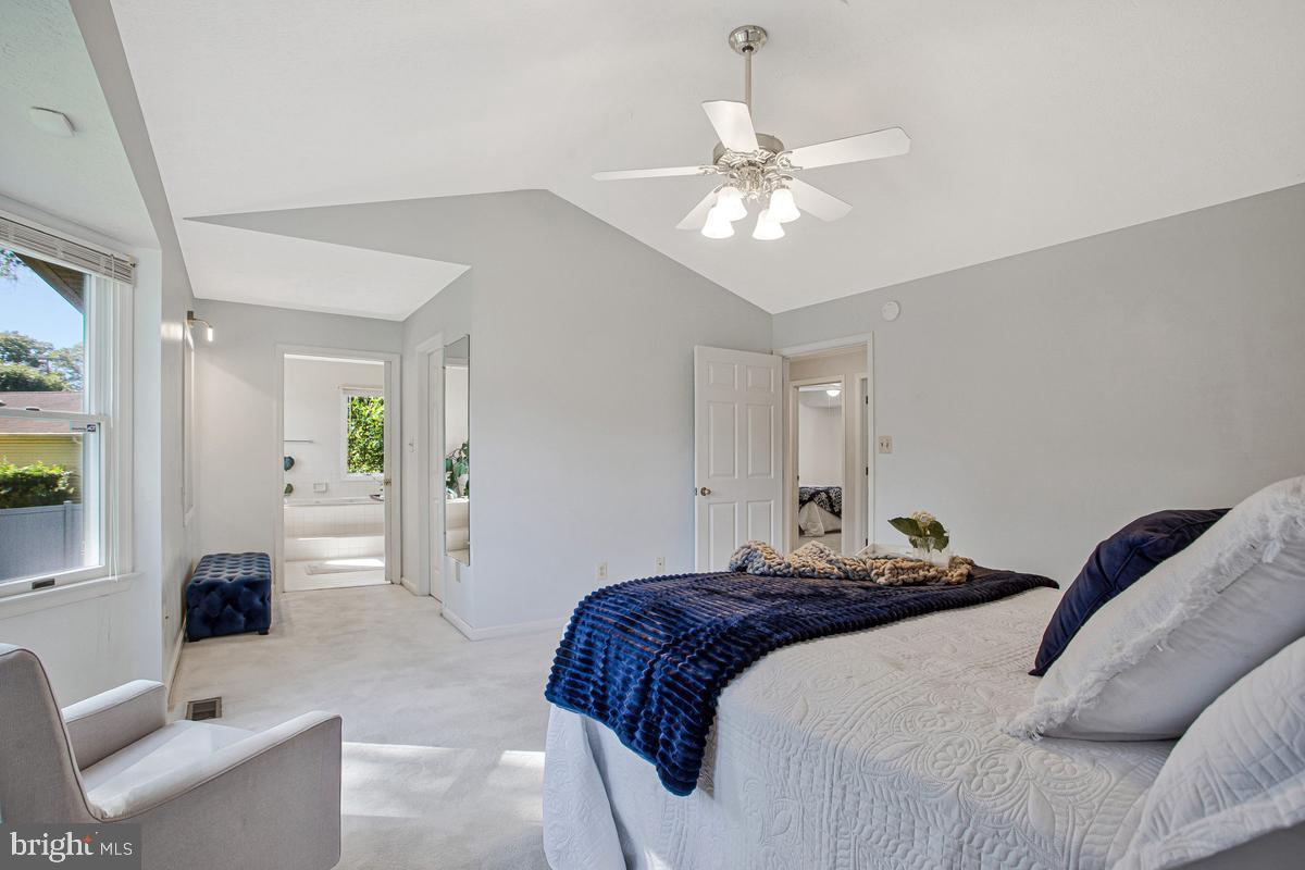 ELMHURST STATION - Residential
