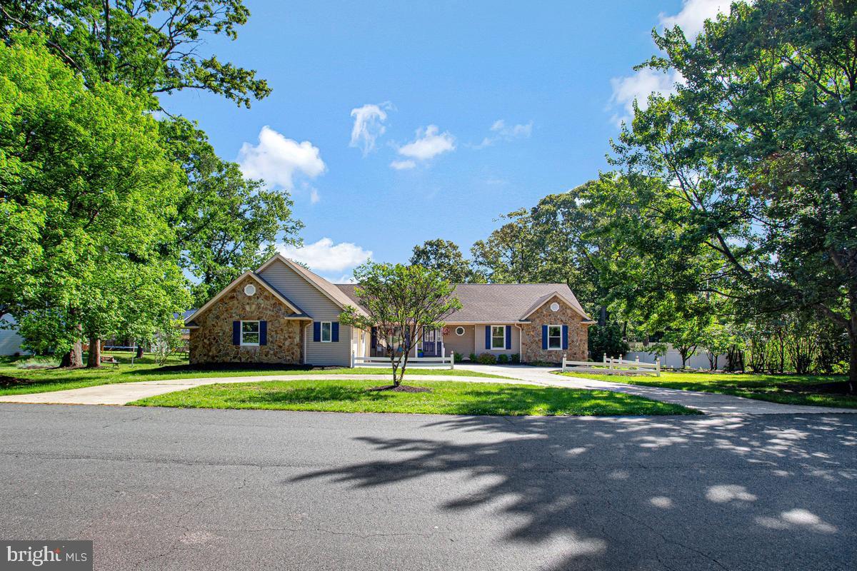 ELMHURST STATION - Residential