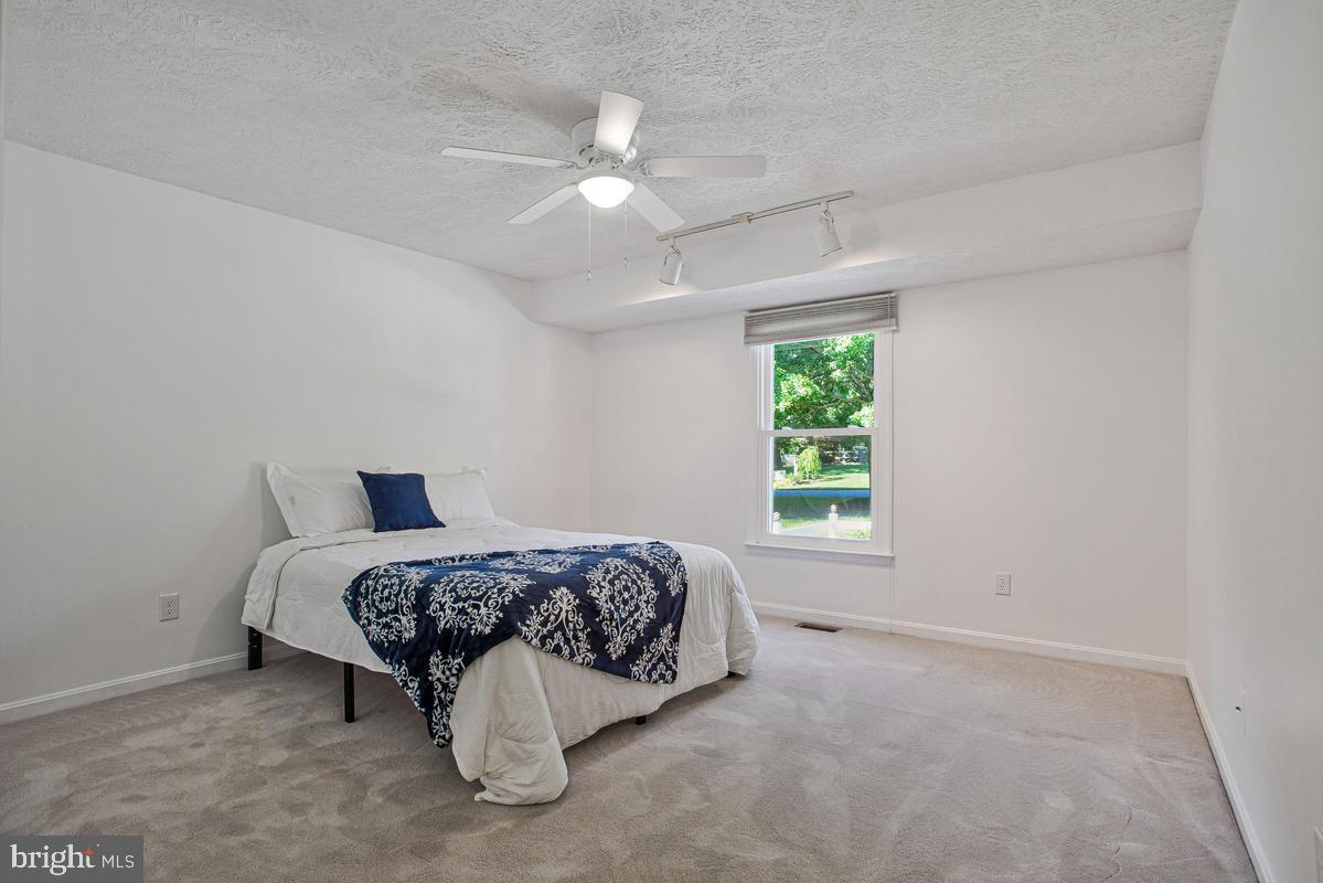 ELMHURST STATION - Residential