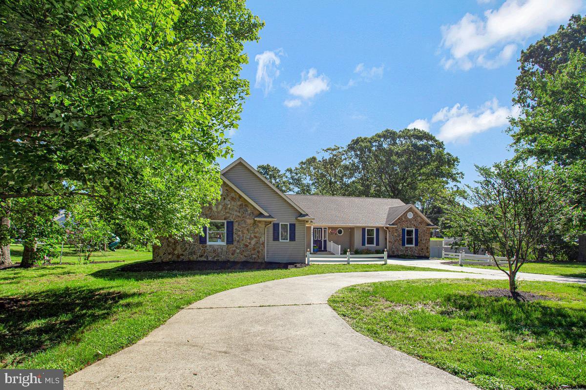 ELMHURST STATION - Residential