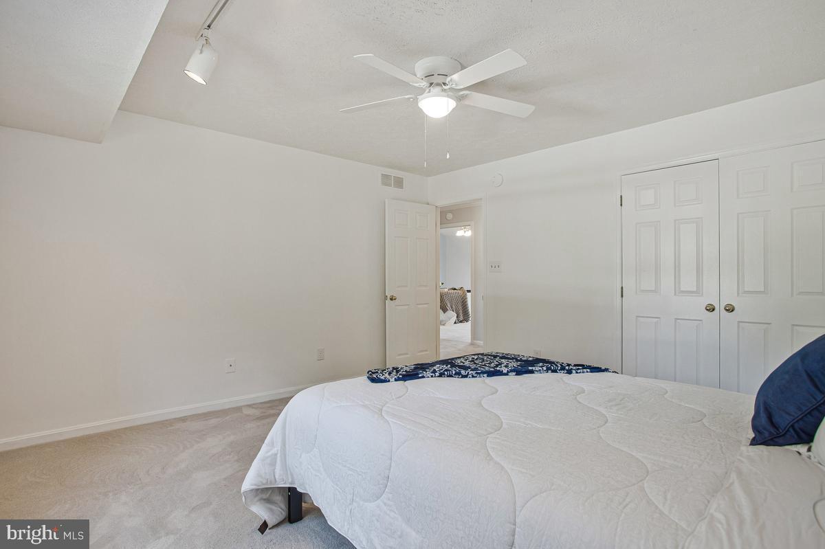 ELMHURST STATION - Residential