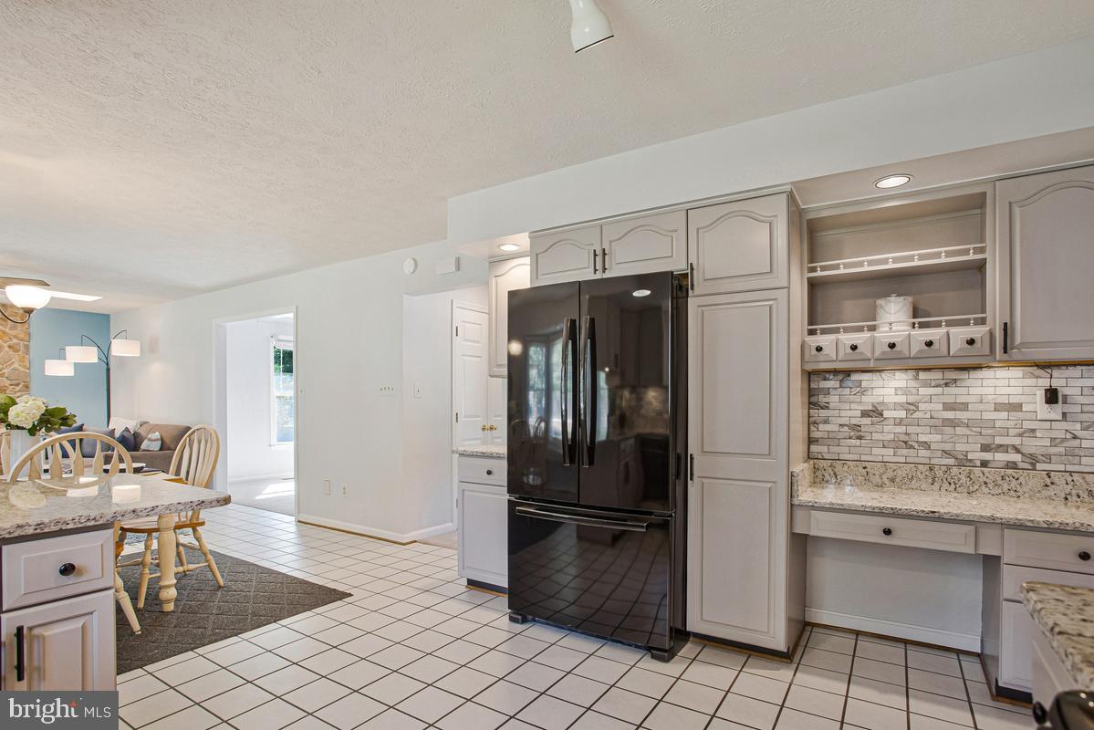 ELMHURST STATION - Residential