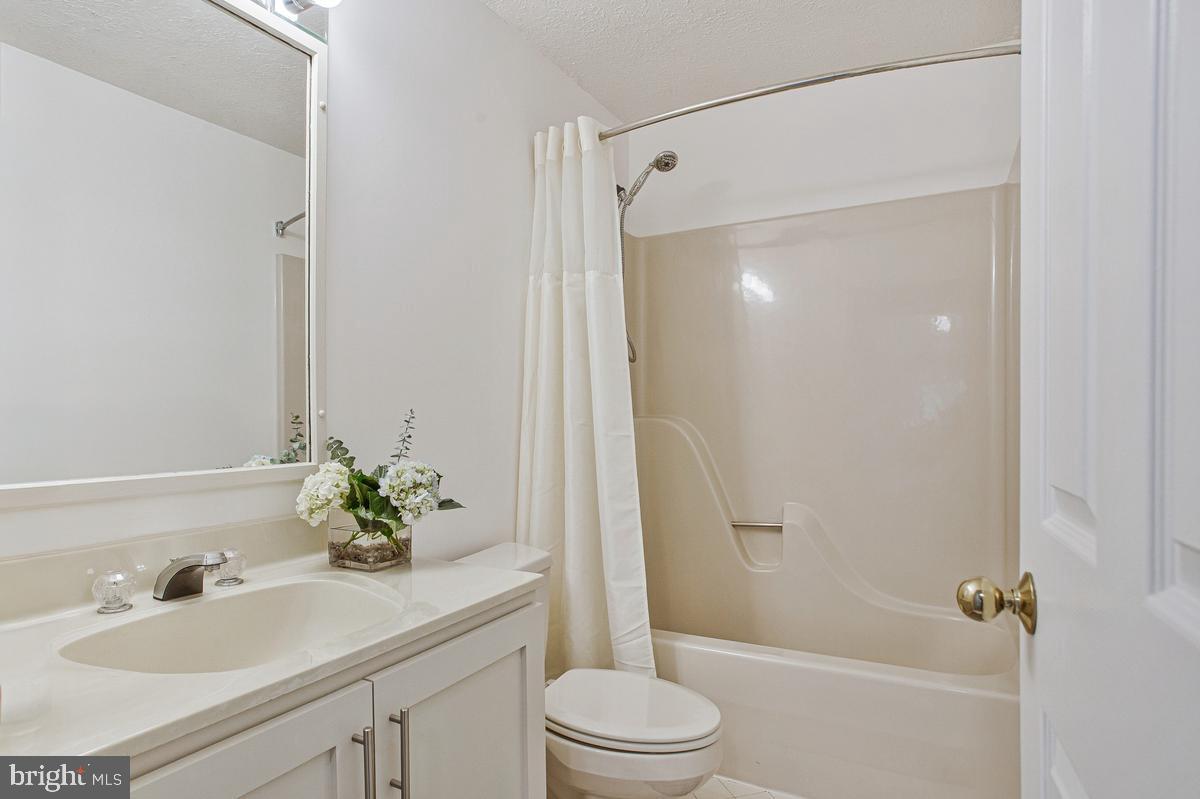 ELMHURST STATION - Residential