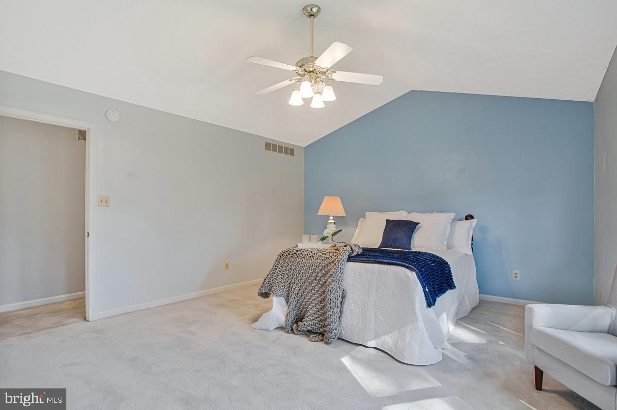 ELMHURST STATION - Residential