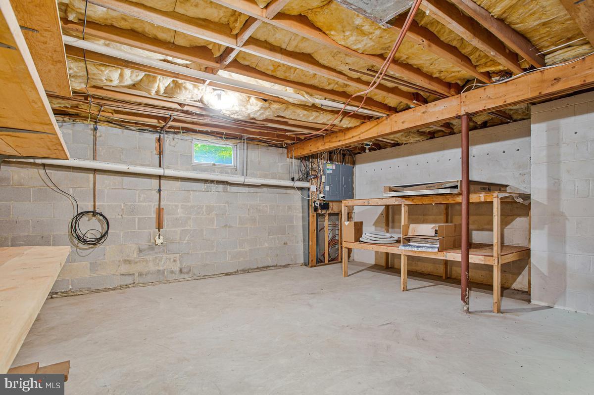 ELMHURST STATION - Residential