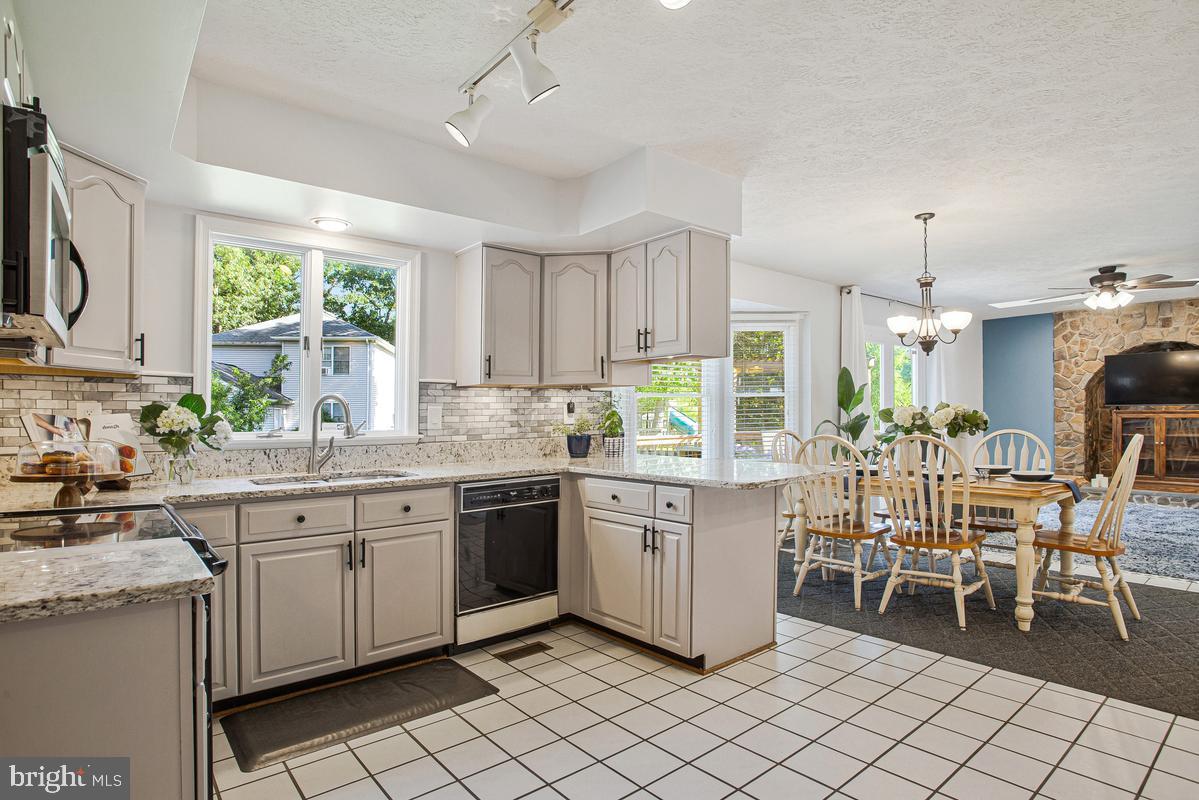 ELMHURST STATION - Residential
