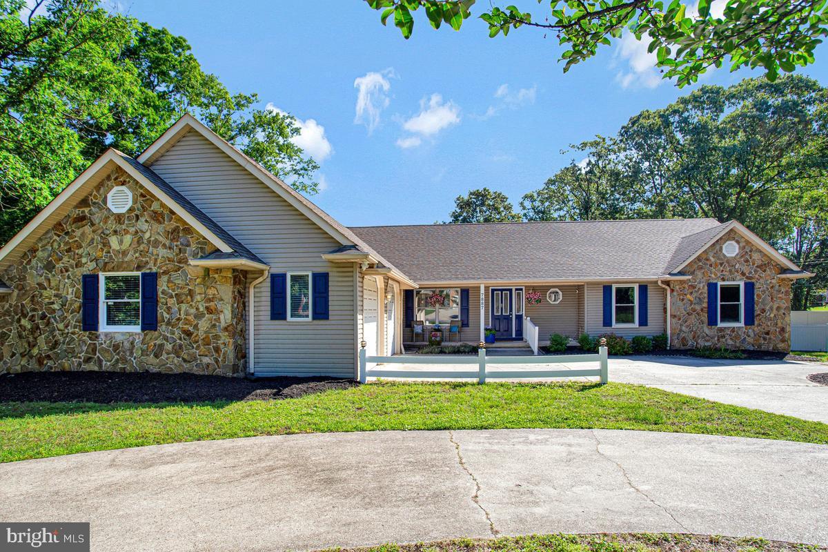 ELMHURST STATION - Residential