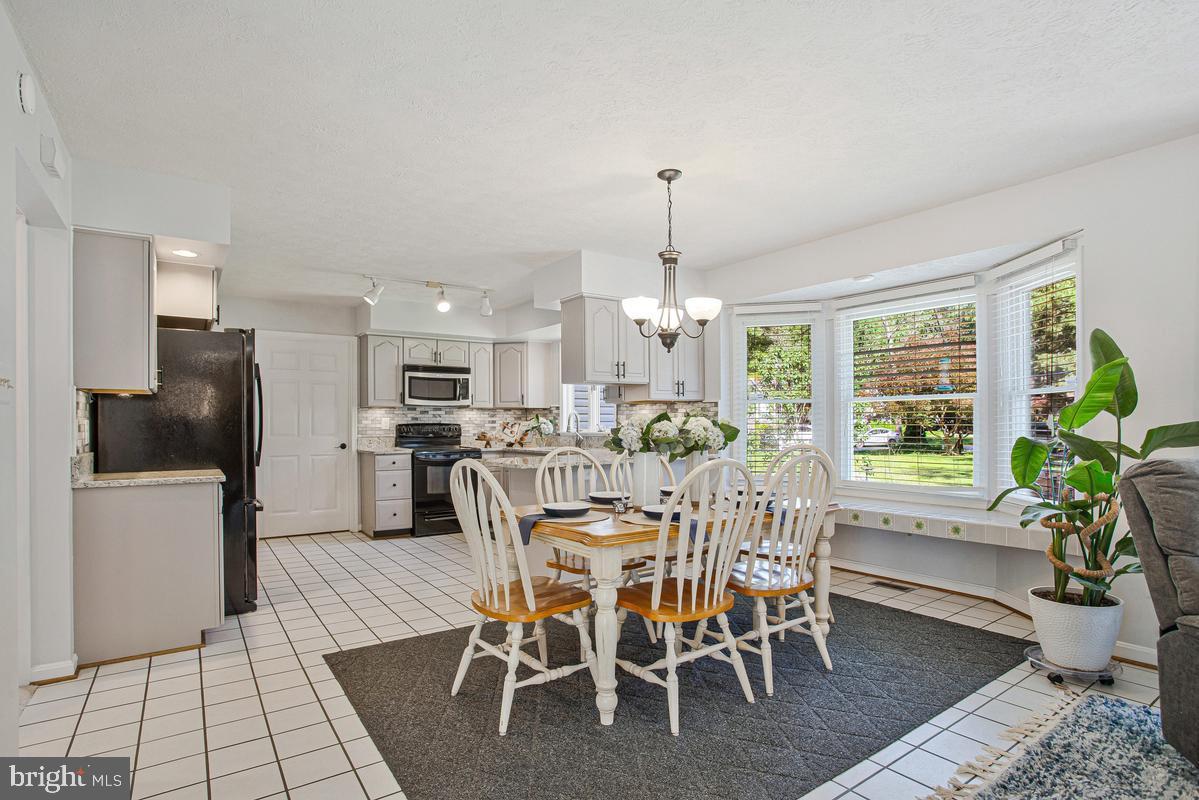 ELMHURST STATION - Residential