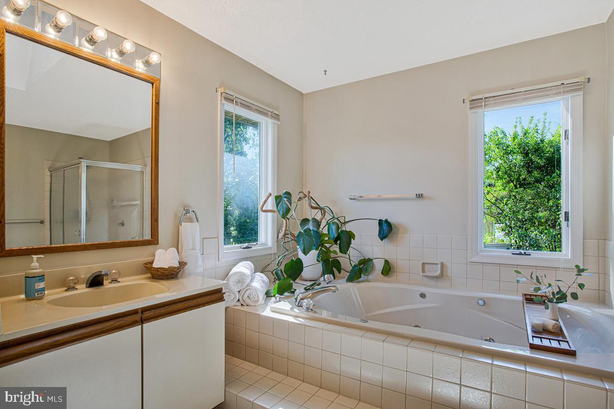 ELMHURST STATION - Residential