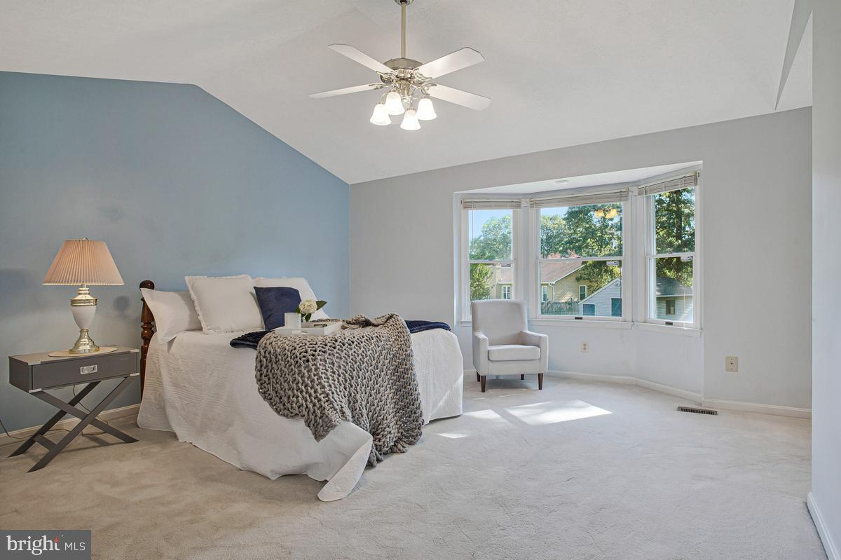 ELMHURST STATION - Residential