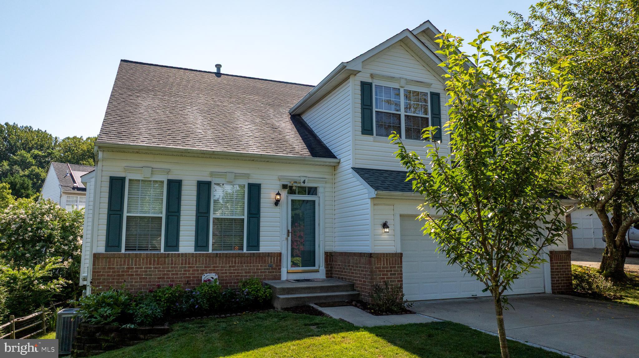 4 YELLOW LEAF COURT