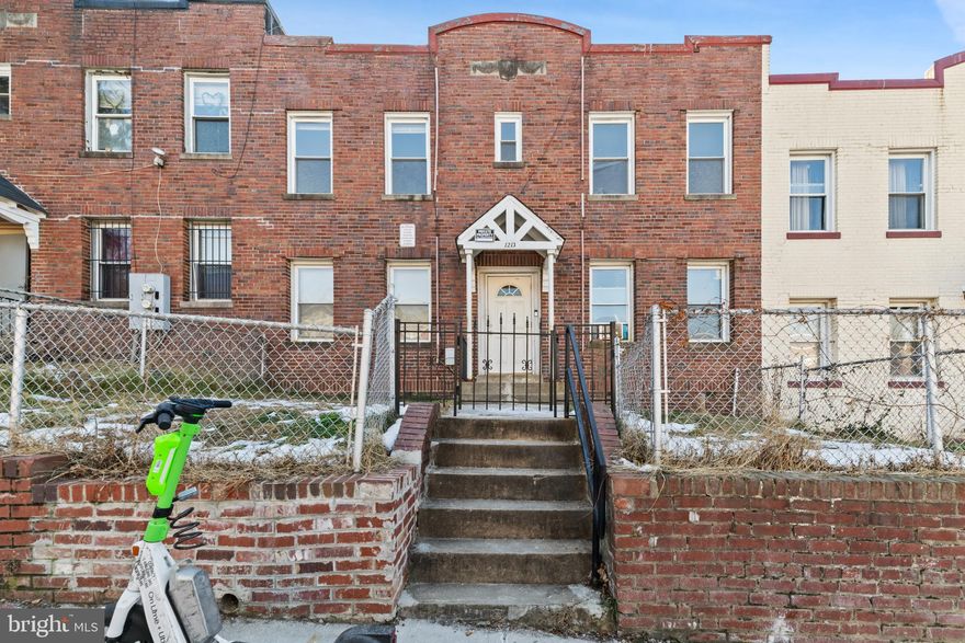 CALLING ALL INVESTORS!!           FOR SALE AS-IS SALE!!
For Sale: Income-Generating 4-Unit Apartment Building – Perfect Investment Opportunity!

This 2,876 sq. ft. multi-family property features four separate 1-bedroom, 1-bathroom apartments, offering incredible potential for steady rental income. Sitting on a manageable 2,222 sq. ft. lot, this well-maintained building is an ideal investment for seasoned or first-time property owners.

Property Highlights:  4 Separate Units: Each unit includes 1 bedroom and 1 bathroom, perfect for individuals, couples, or small households; Move-In Ready: All apartments come equipped with a refrigerator and stove, adding immediate value for potential tenants; Separate meters for electric & gas; Efficient Layouts: Comfortable and functional designs ensure tenant satisfaction and long-term occupancy; Low Maintenance Lot: The 2,222 sq. ft. lot keeps upkeep simple and cost-effective.

Investment Potential:  This property is a great opportunity for buyers looking to generate consistent rental income. Rent out all four apartments, or live in one unit while leasing the others to offset your living expenses.

Key Benefits: Turnkey Opportunity: Appliances included, so you’re ready to start renting right away; Attractive to Tenants: Individual 1-bedroom units are in high demand for professionals, students, or retirees; Versatile Income Options: Rent all four or use a combination of owner-occupied and rental units.

Don’t Wait—Schedule a Tour Today! This multi-family property offers incredible potential and won’t stay on the market long. Contact us today to learn more about this 4-unit investment opportunity or to arrange a private showing.