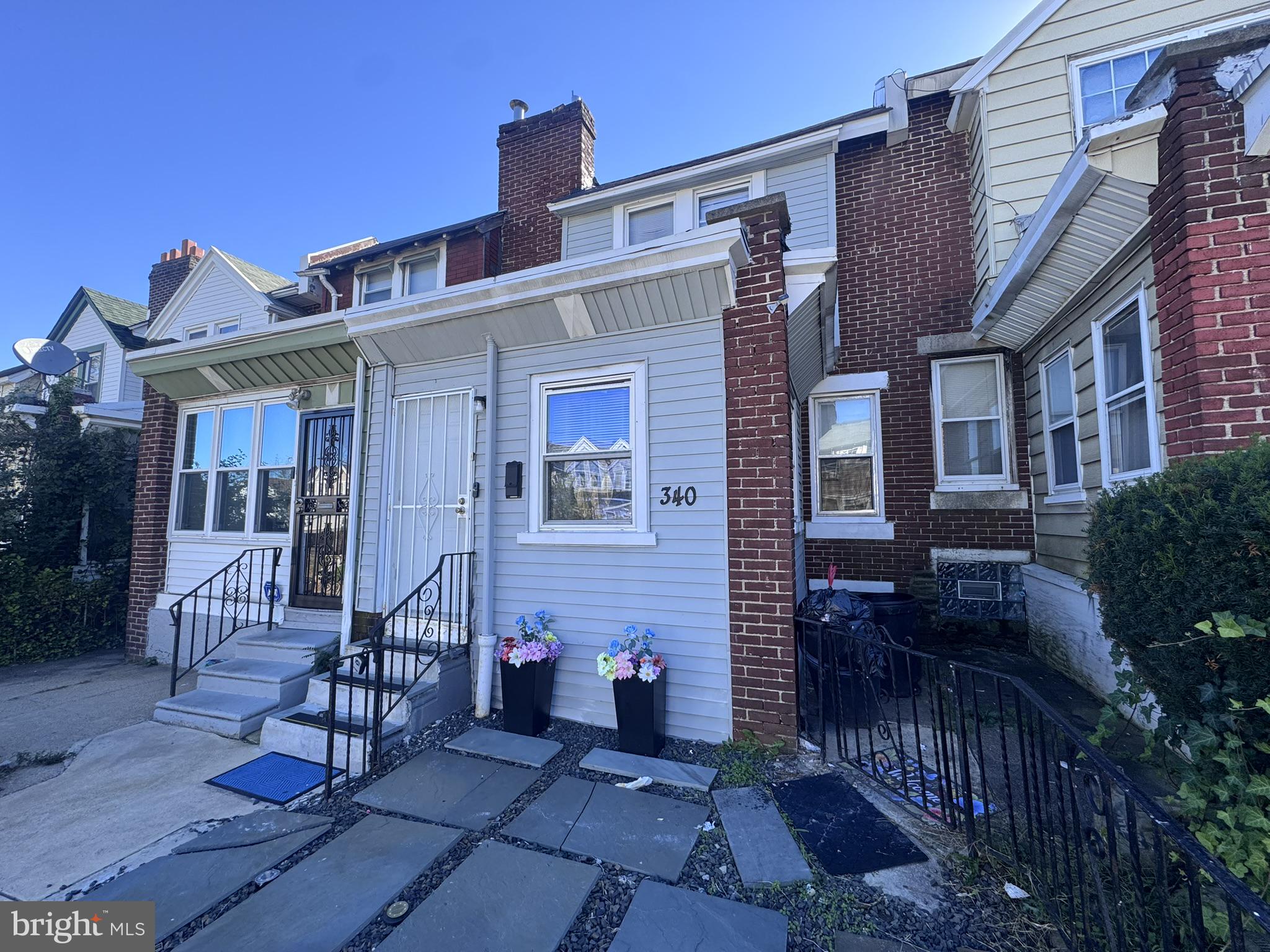 340 W BERKLEY STREET