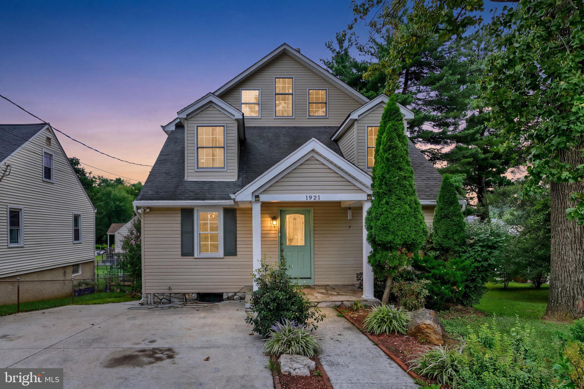 1921 OAK DRIVE