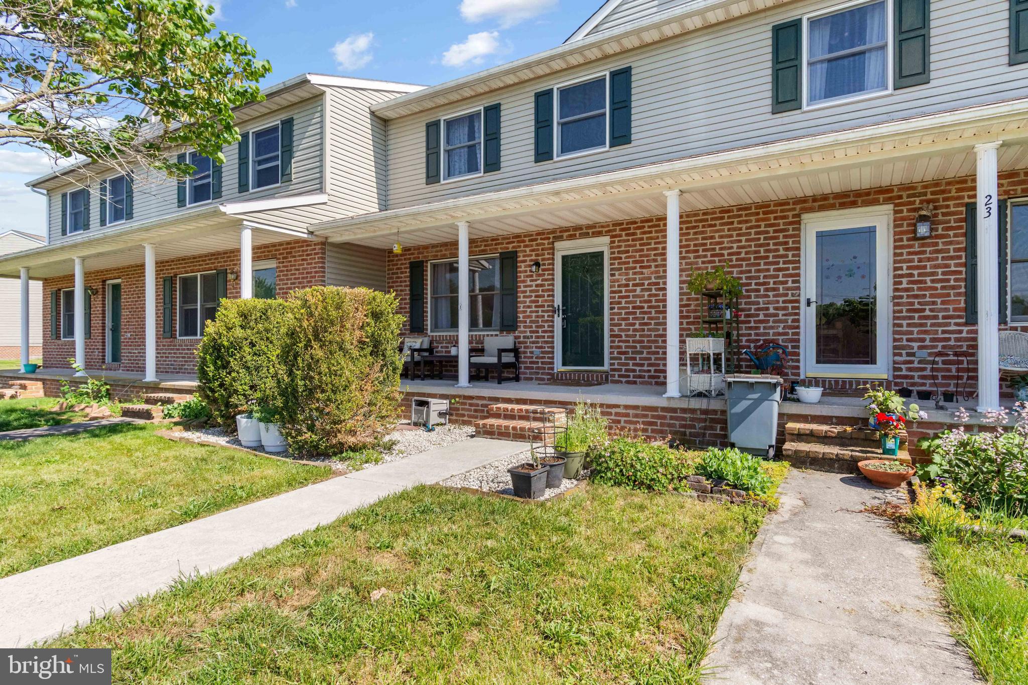 25 PIONEER LANE