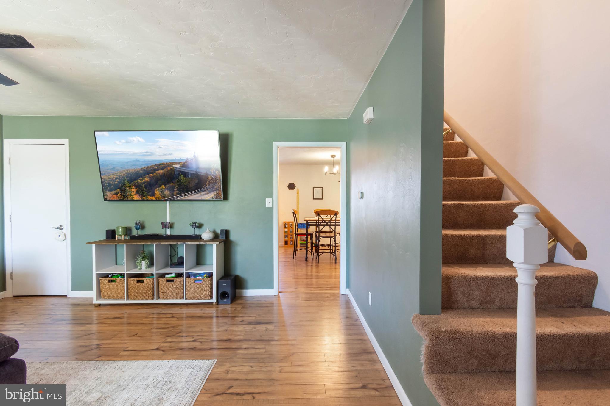 25 PIONEER LANE