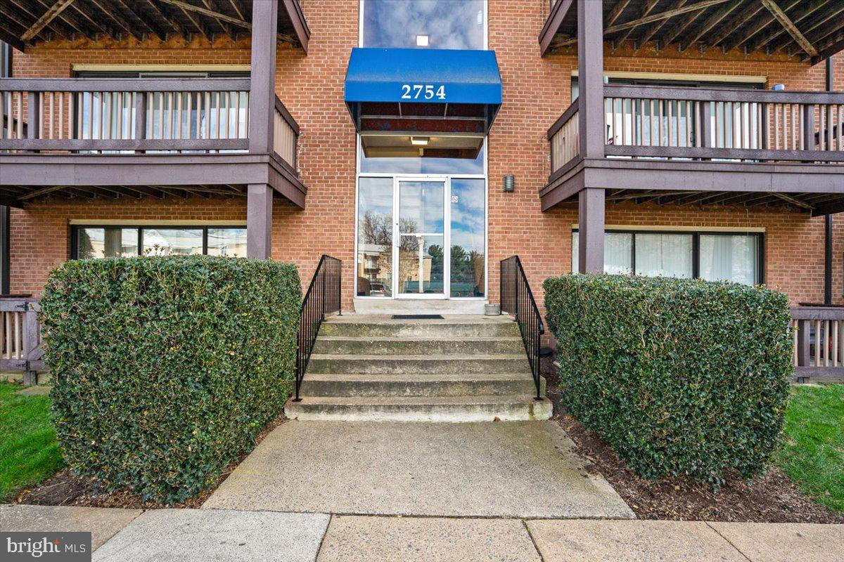 FALLS CHURCH GARDENS - Residential Lease