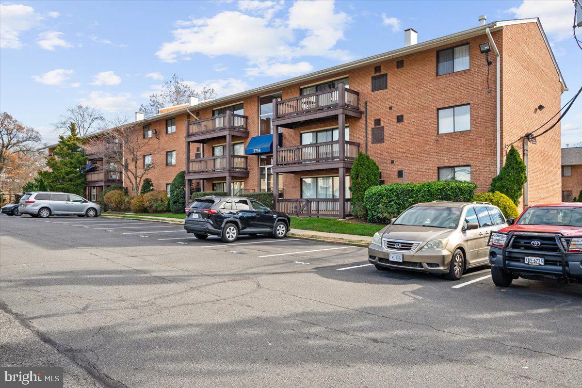 FALLS CHURCH GARDENS - Residential Lease