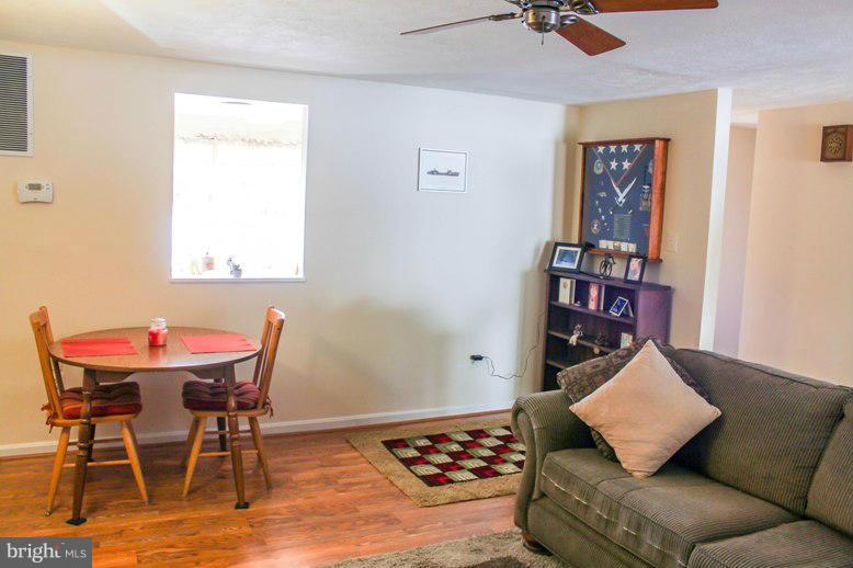 HUNTING QUARTERS - Residential