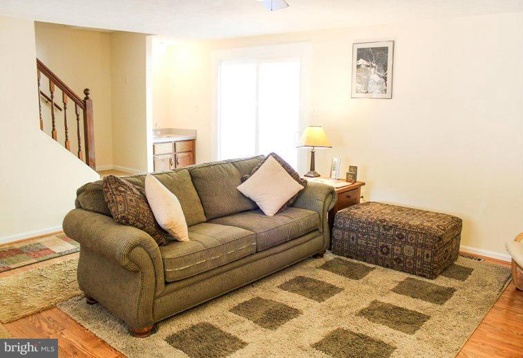 HUNTING QUARTERS - Residential