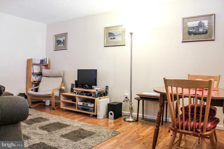 HUNTING QUARTERS - Residential