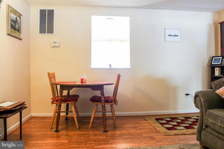 HUNTING QUARTERS - Residential