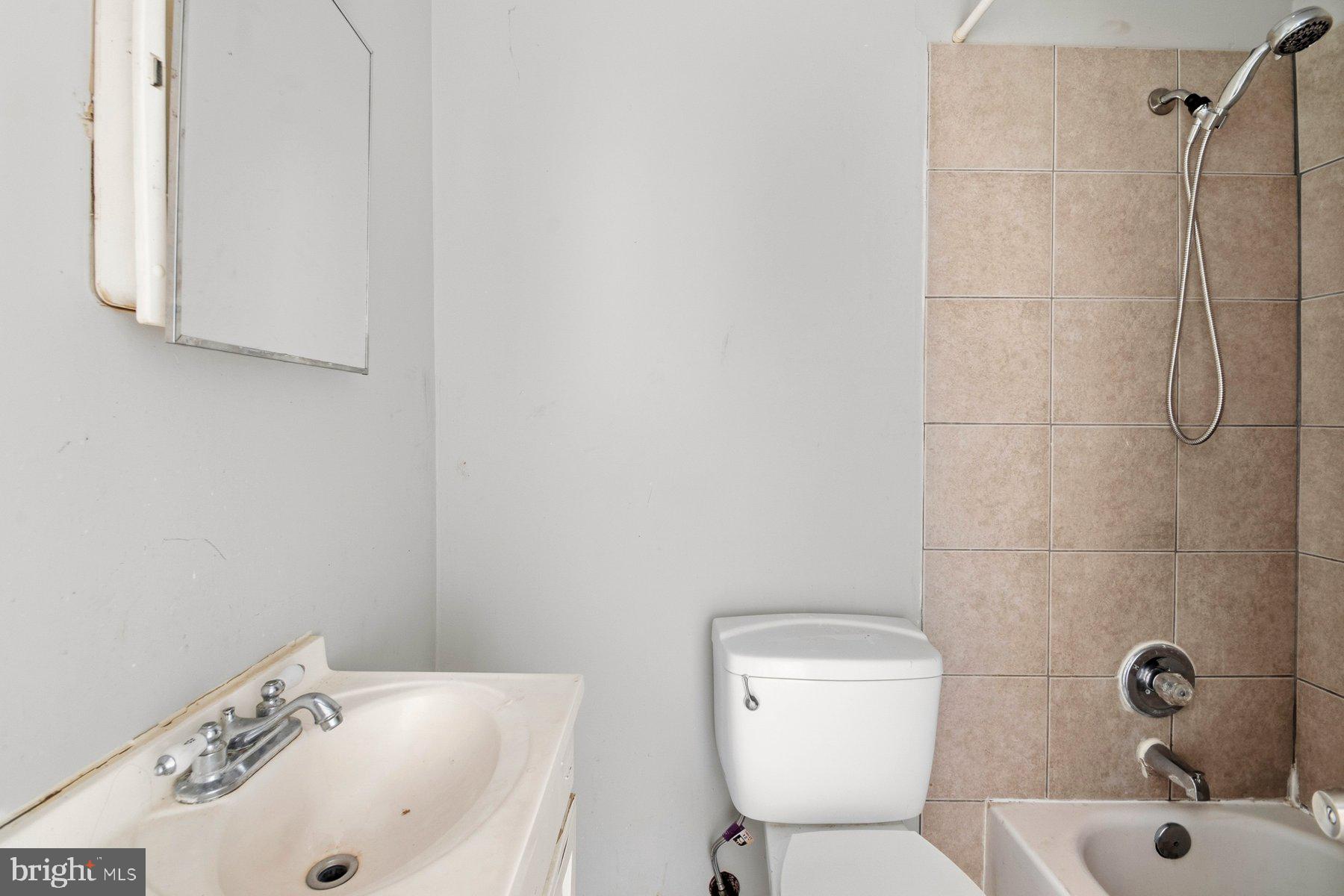BIDDLE STREET - Residential