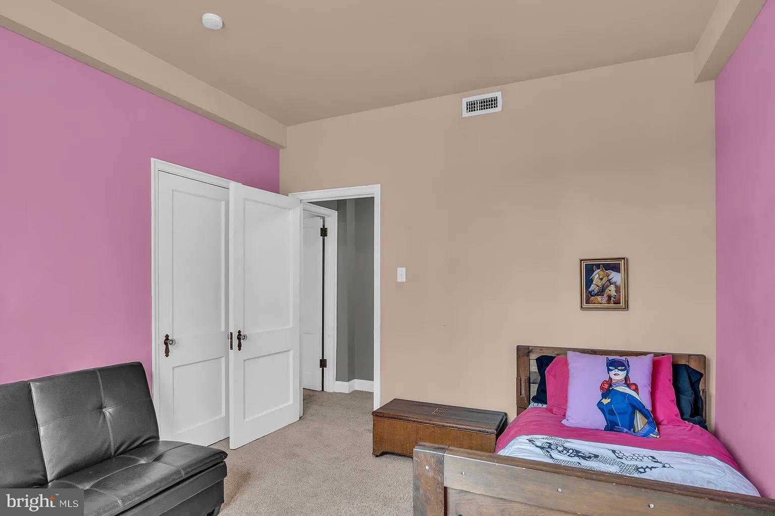 RIVERVIEW MANOR - Residential