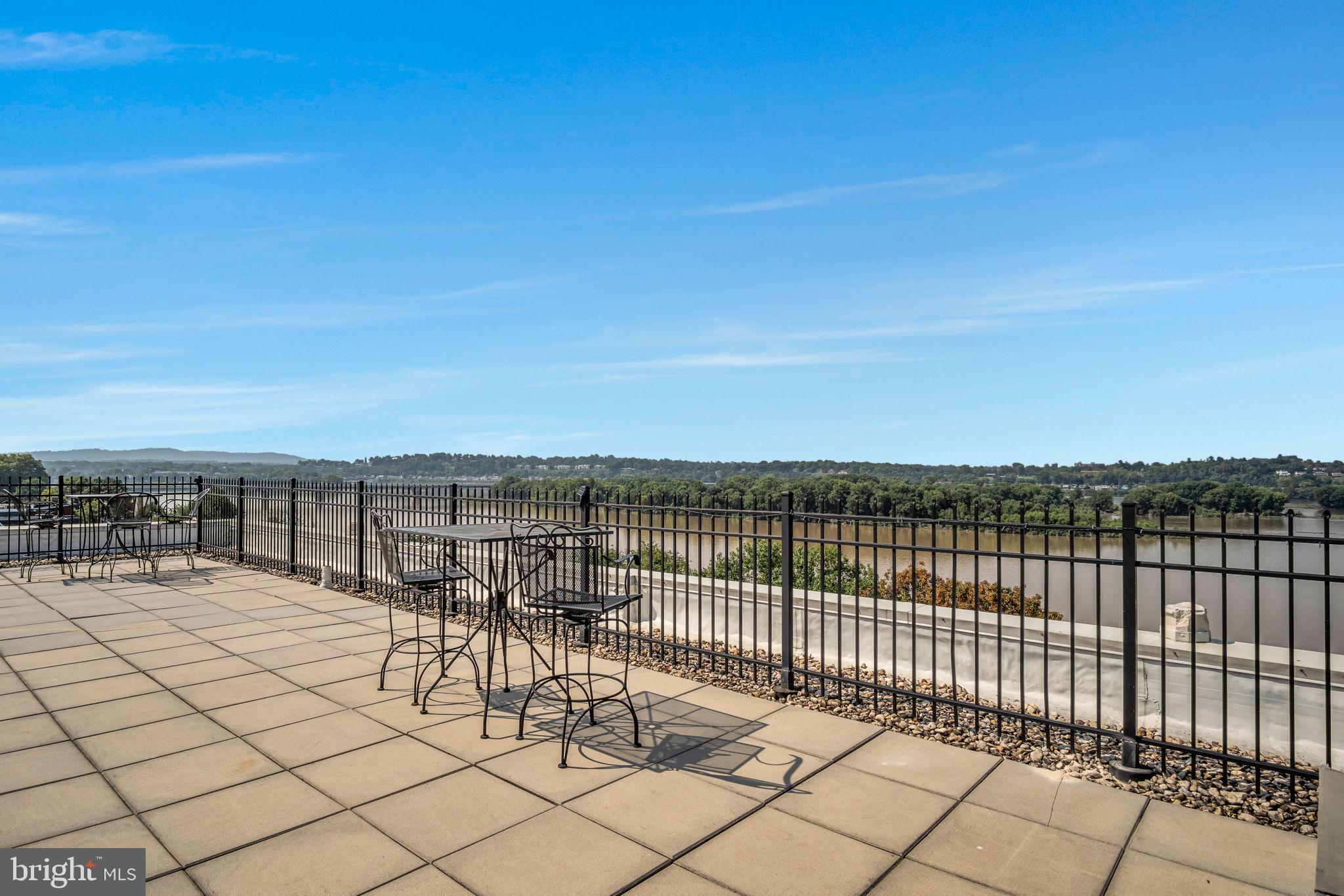 RIVERVIEW MANOR - Residential