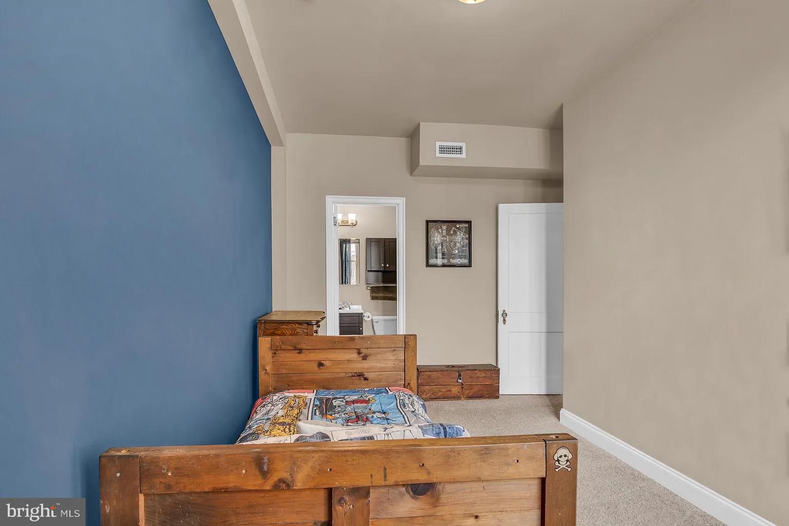 RIVERVIEW MANOR - Residential