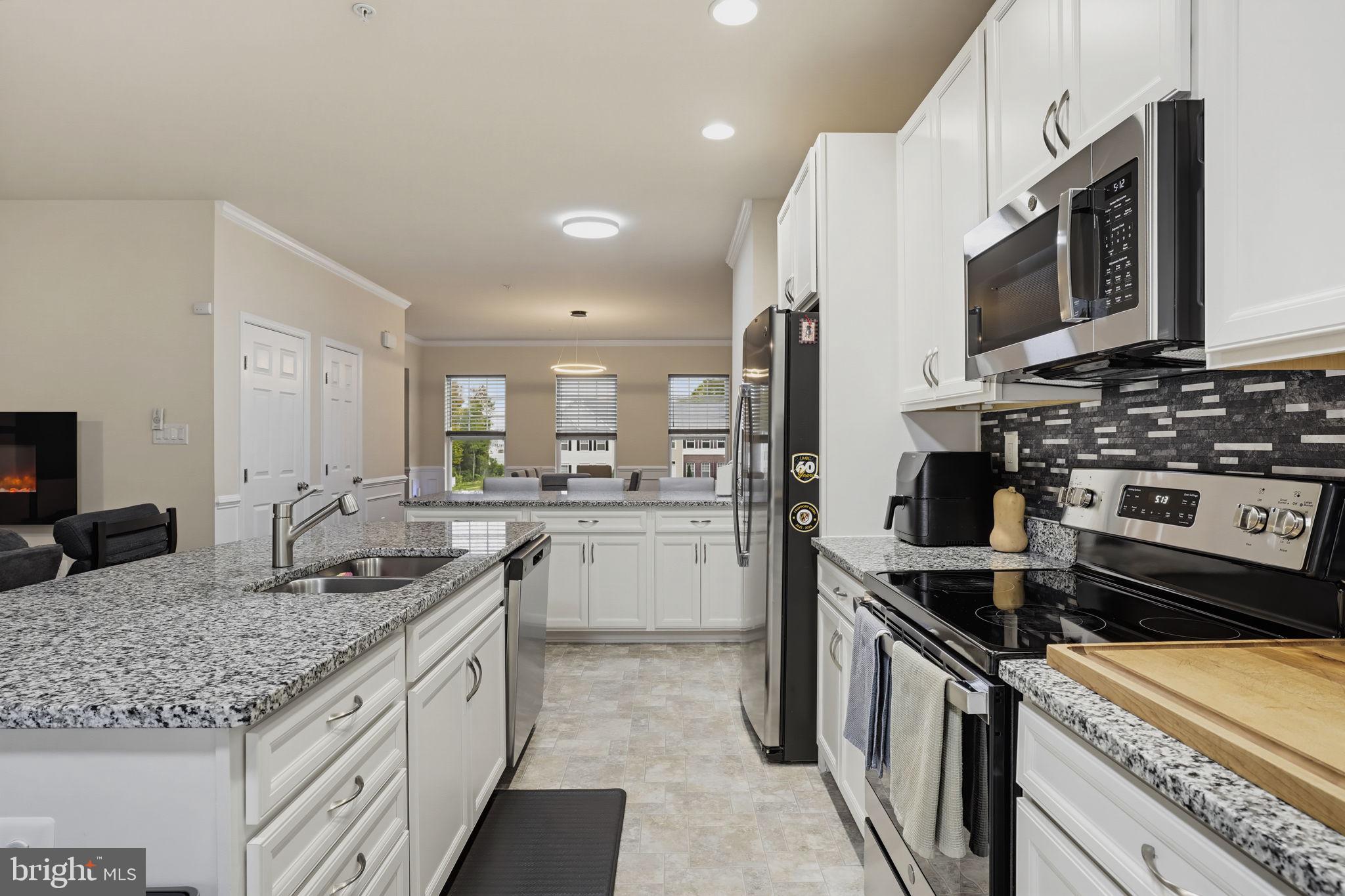 41608 BRIARWOOD CIRCLE