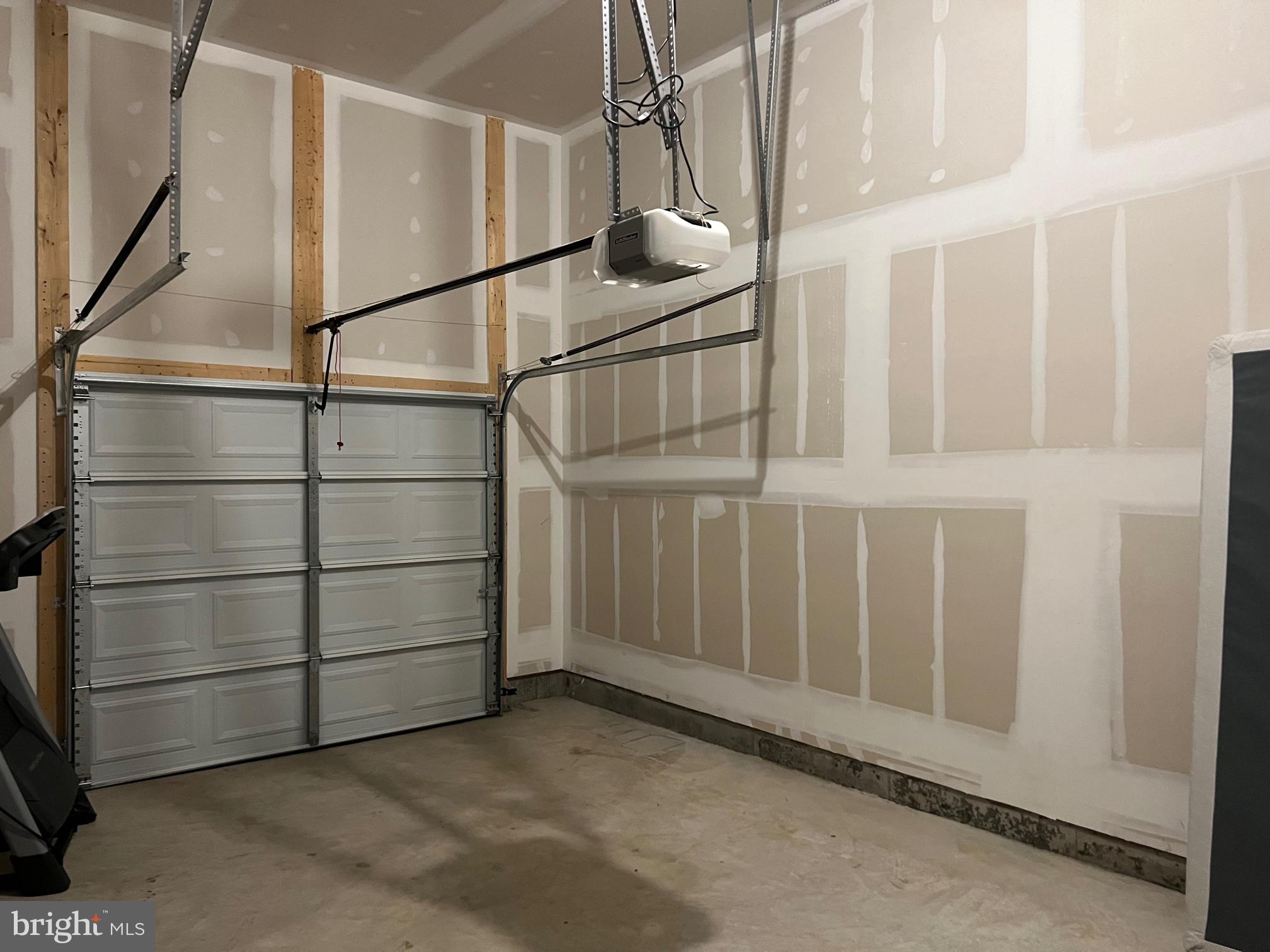 BRIAR RUN - Residential Lease