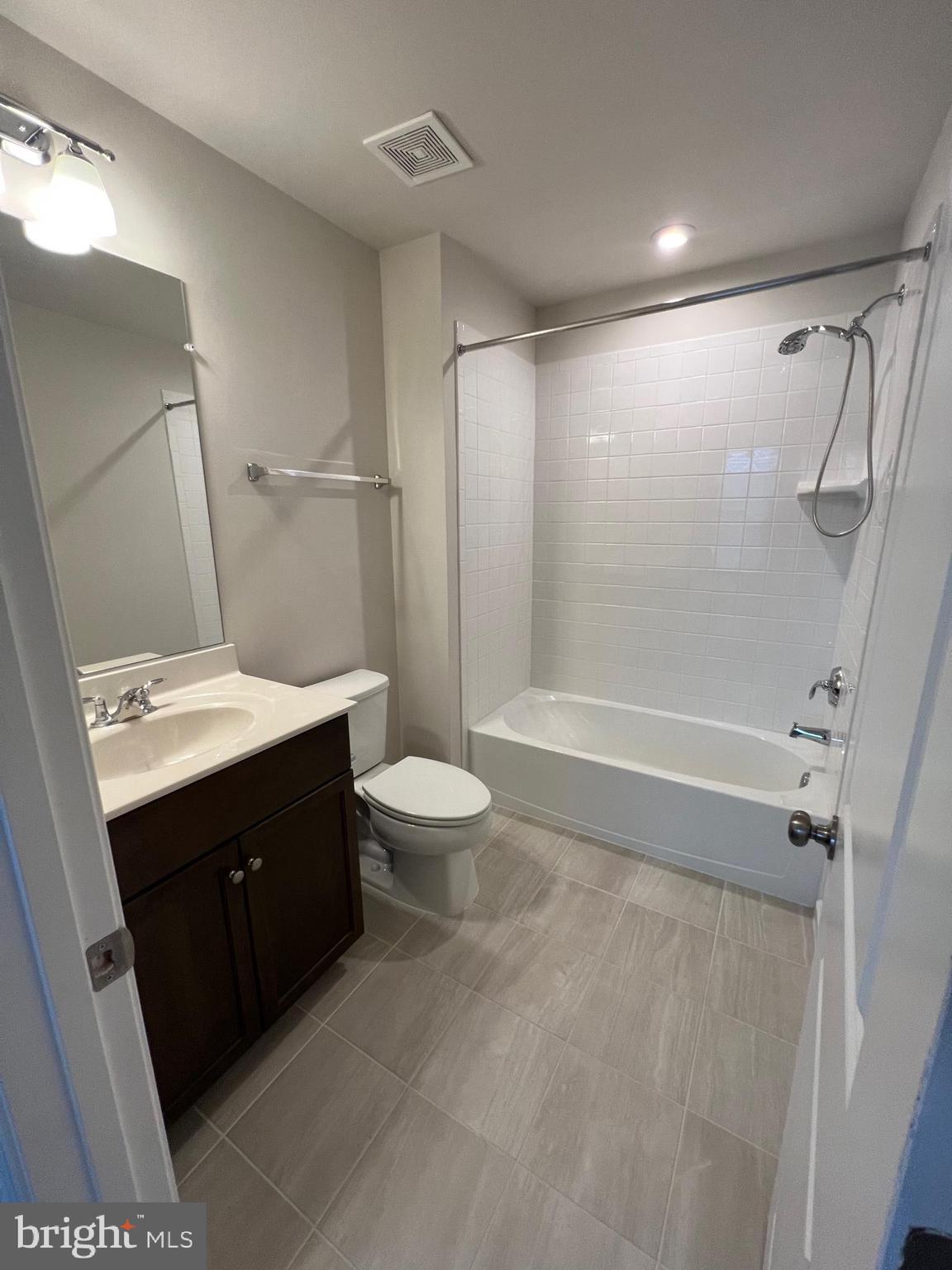 BRIAR RUN - Residential Lease