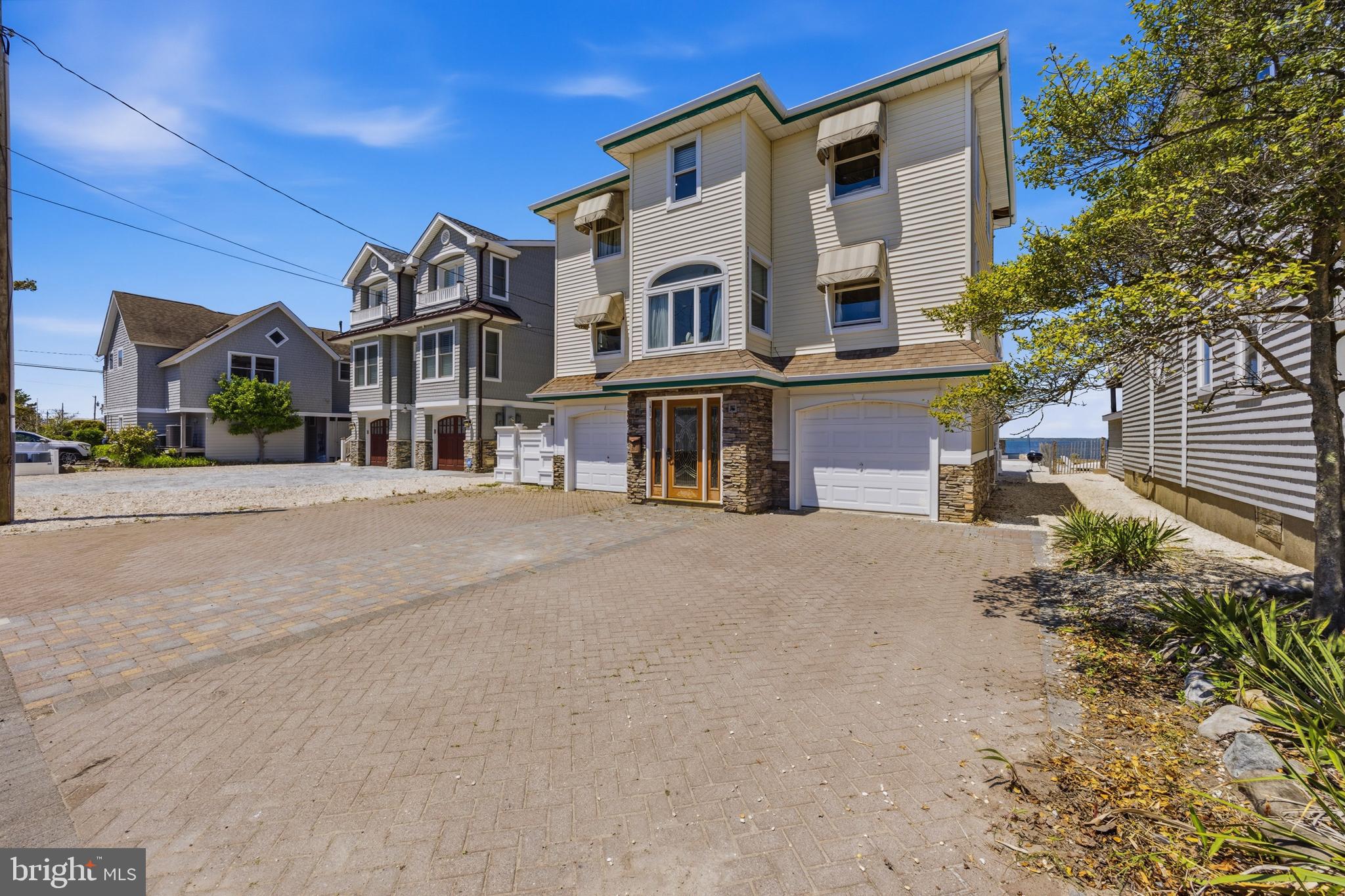 2011 SUNSET AVENUE