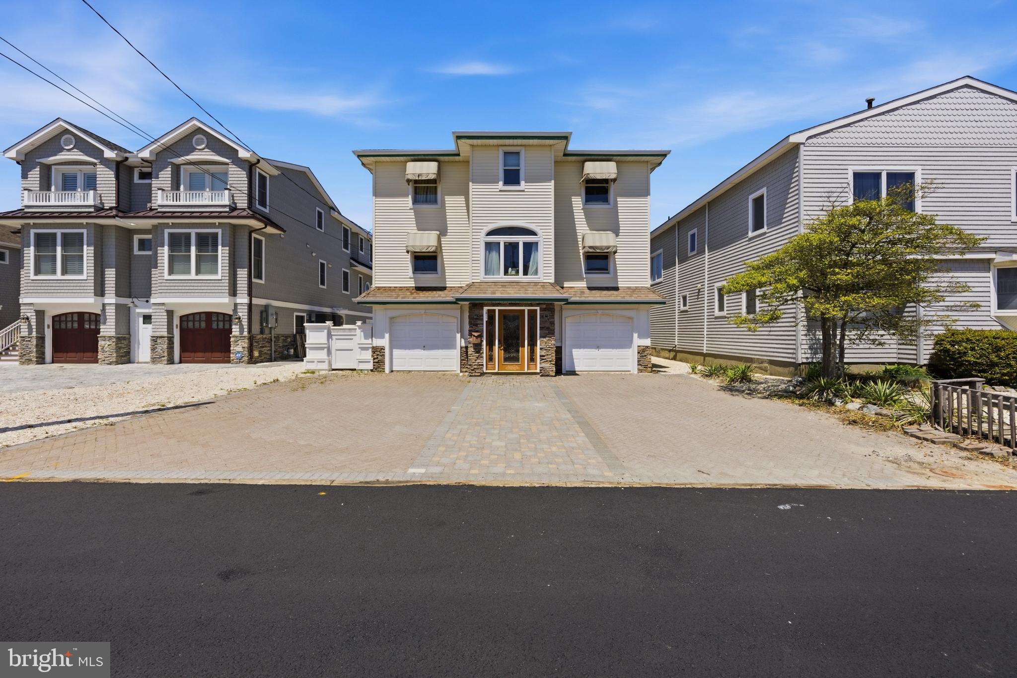 2011 SUNSET AVENUE