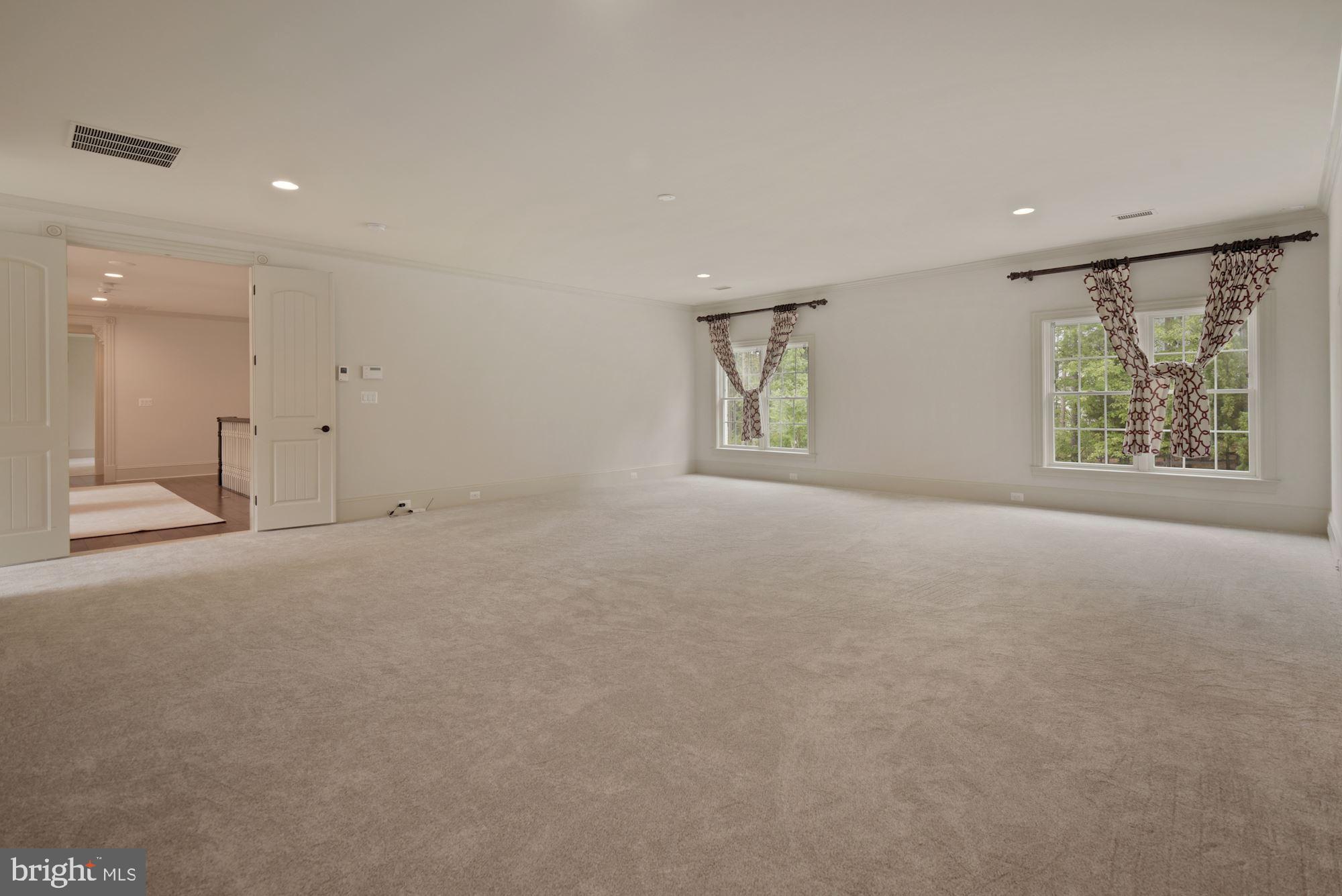 CREIGHTON FARMS - Residential