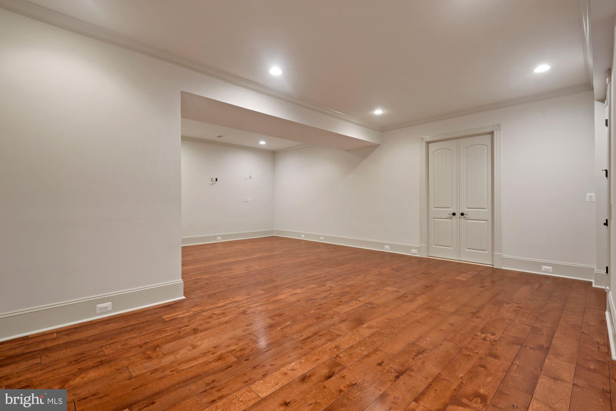 CREIGHTON FARMS - Residential