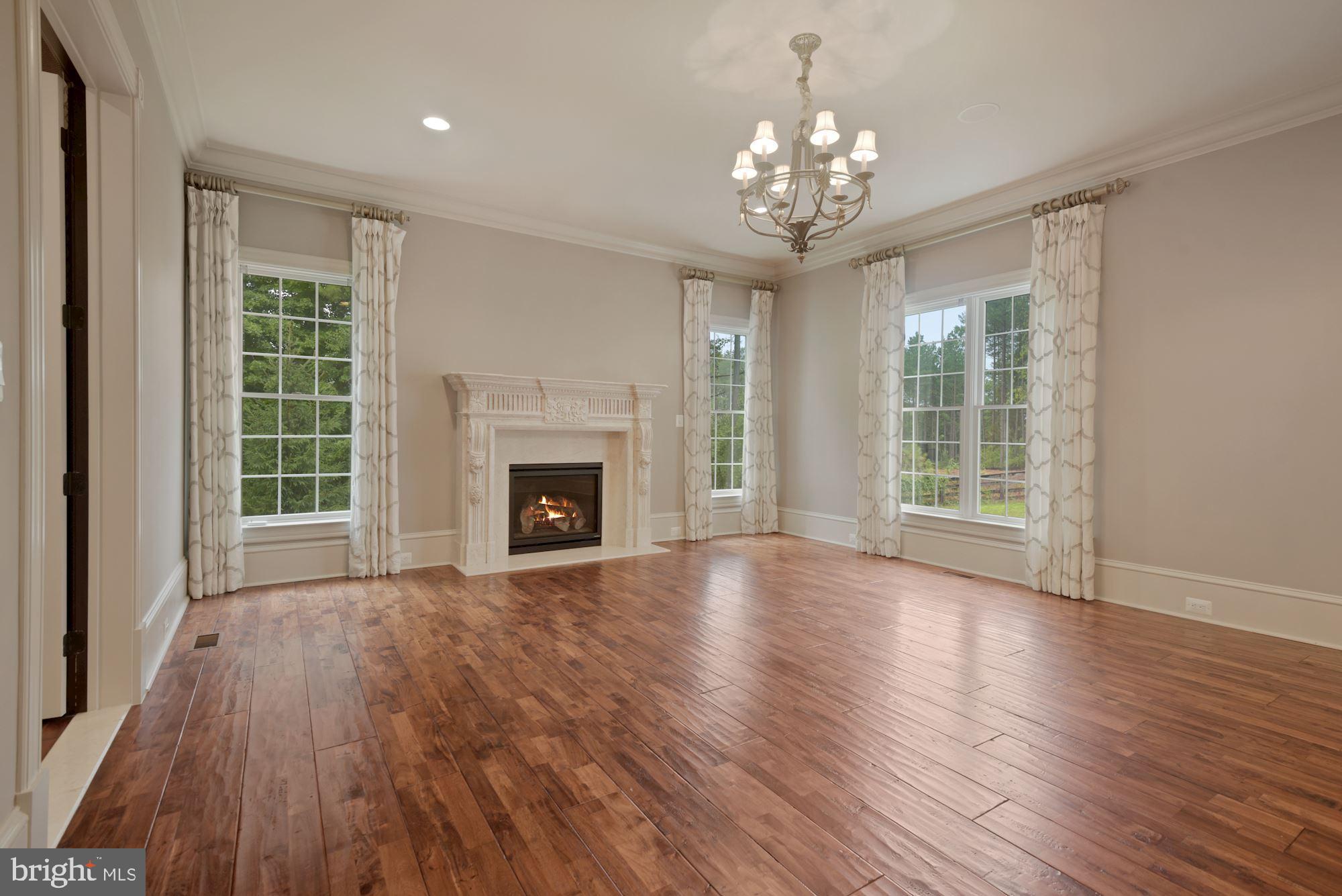 CREIGHTON FARMS - Residential