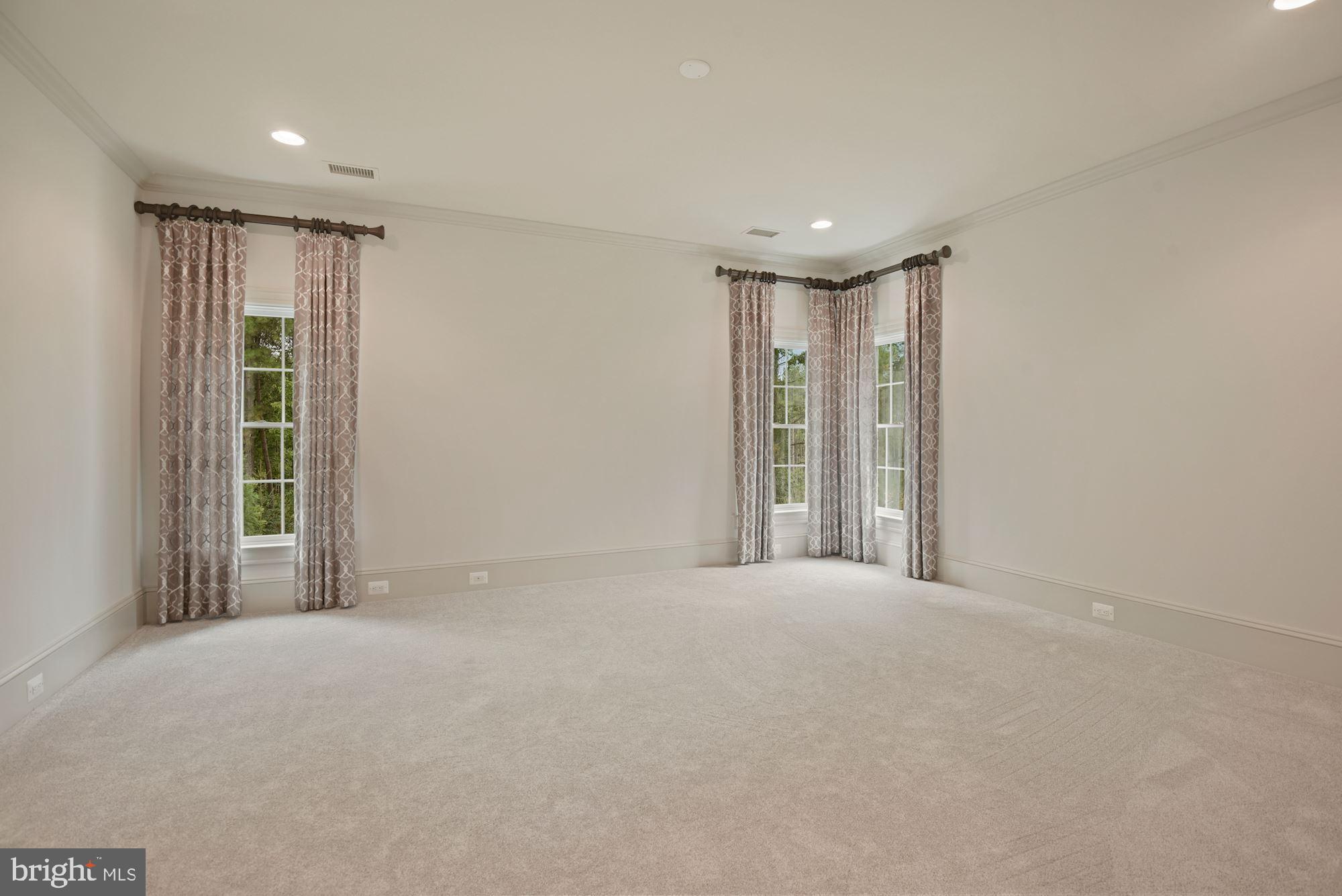 CREIGHTON FARMS - Residential