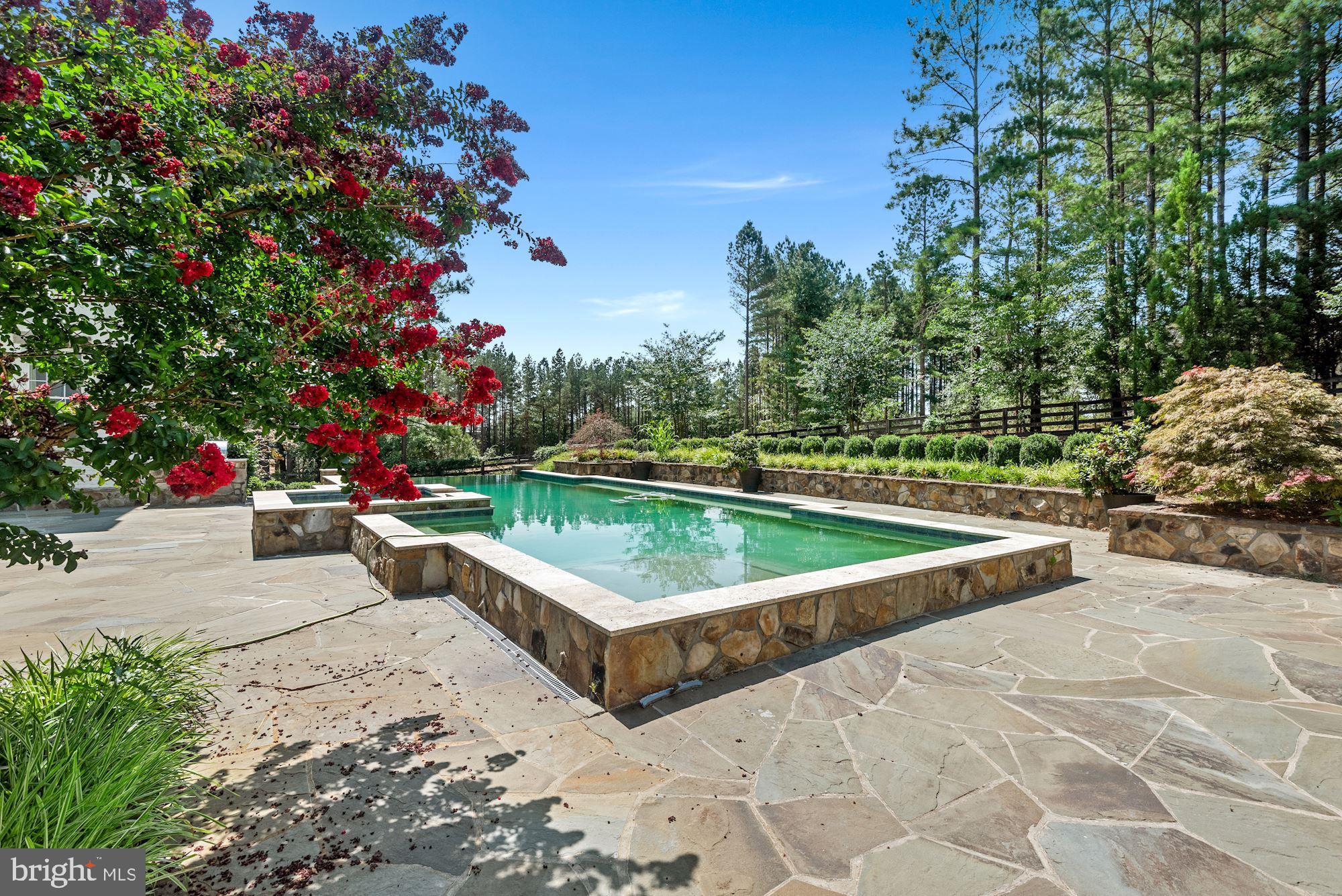 CREIGHTON FARMS - Residential