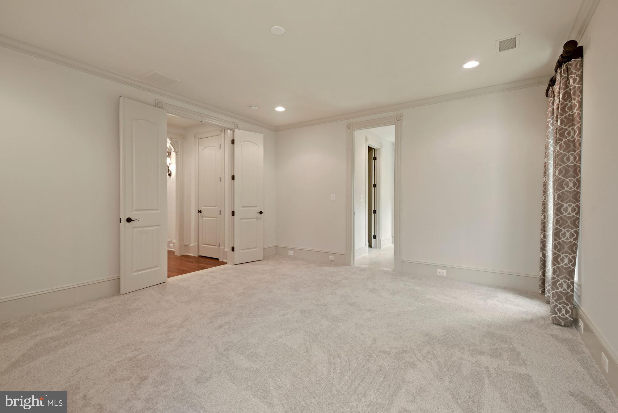 CREIGHTON FARMS - Residential